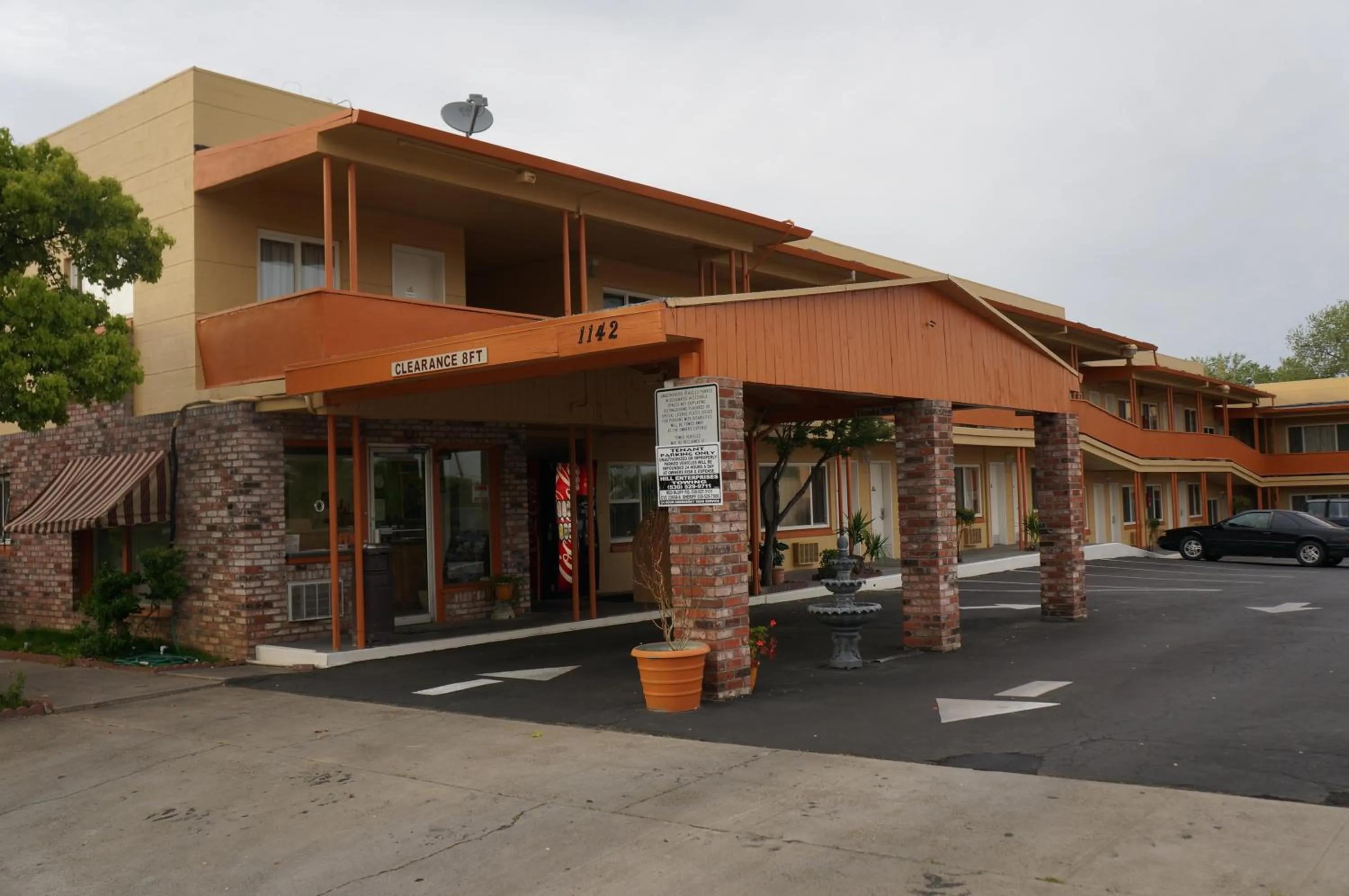 Facade/entrance in Classic Inn