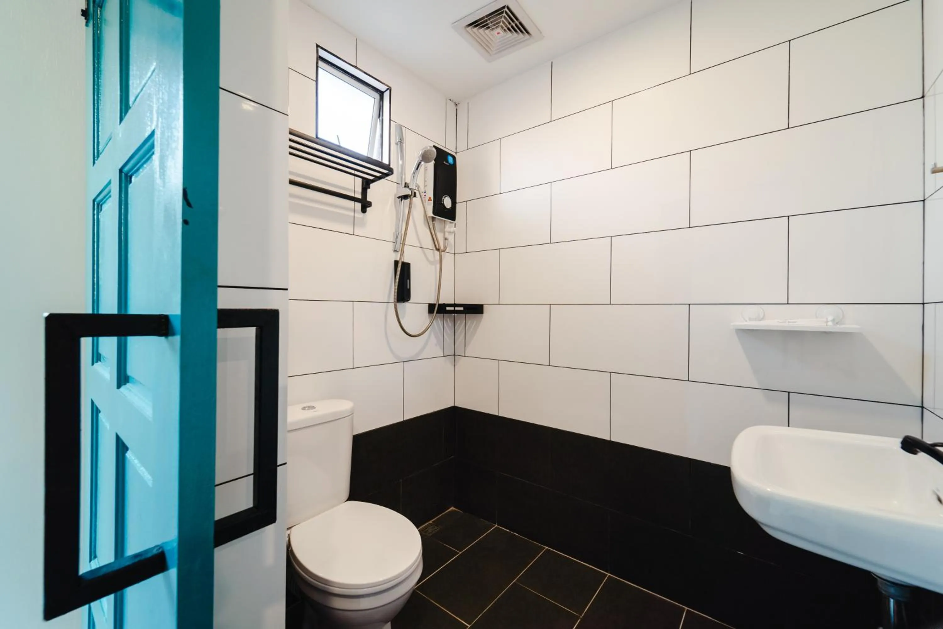 Shower in Perfect Hub Semporna