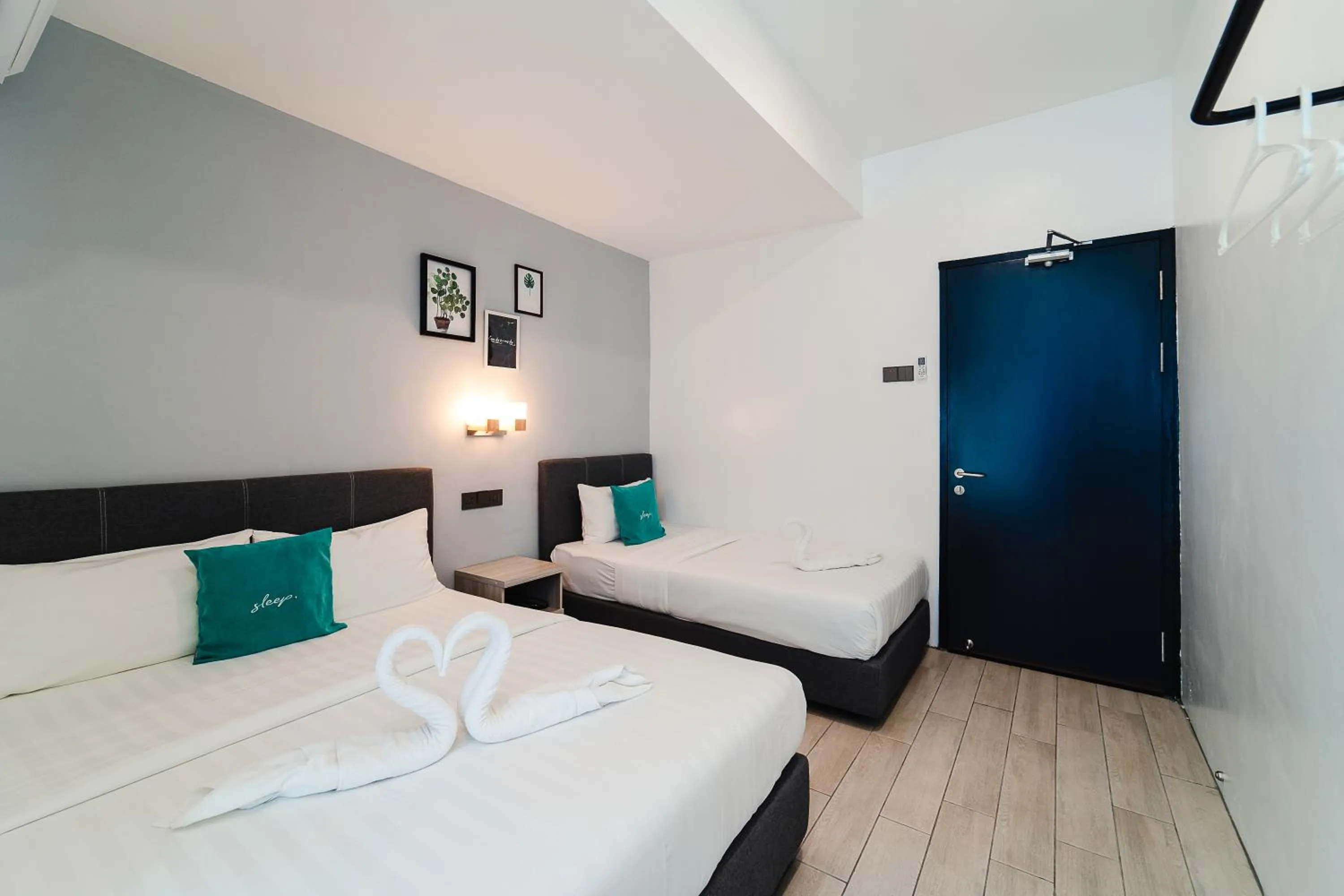 Photo of the whole room, Bed in Perfect Hub Semporna