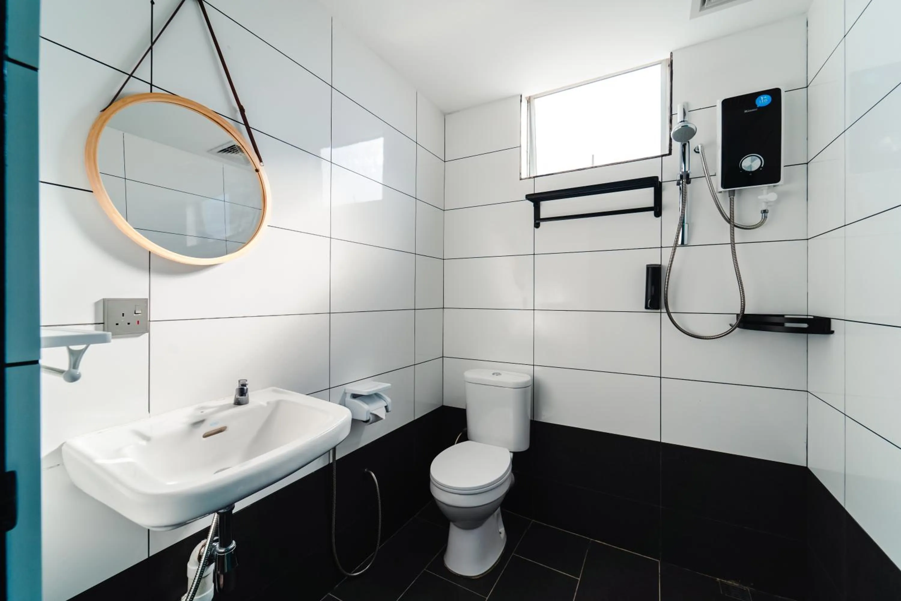 Shower in Perfect Hub Semporna