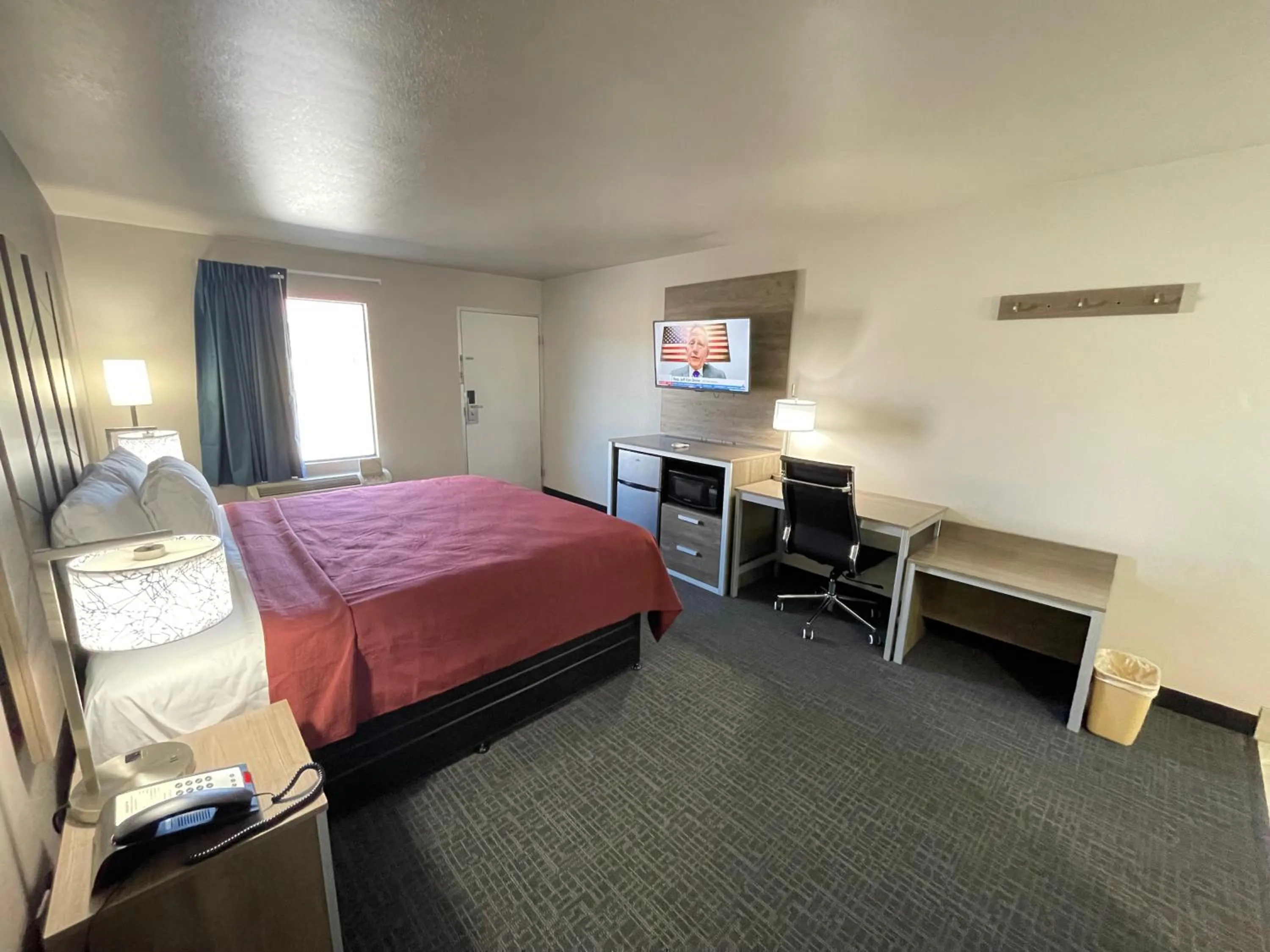 Bed in Excellent Inn & Suites