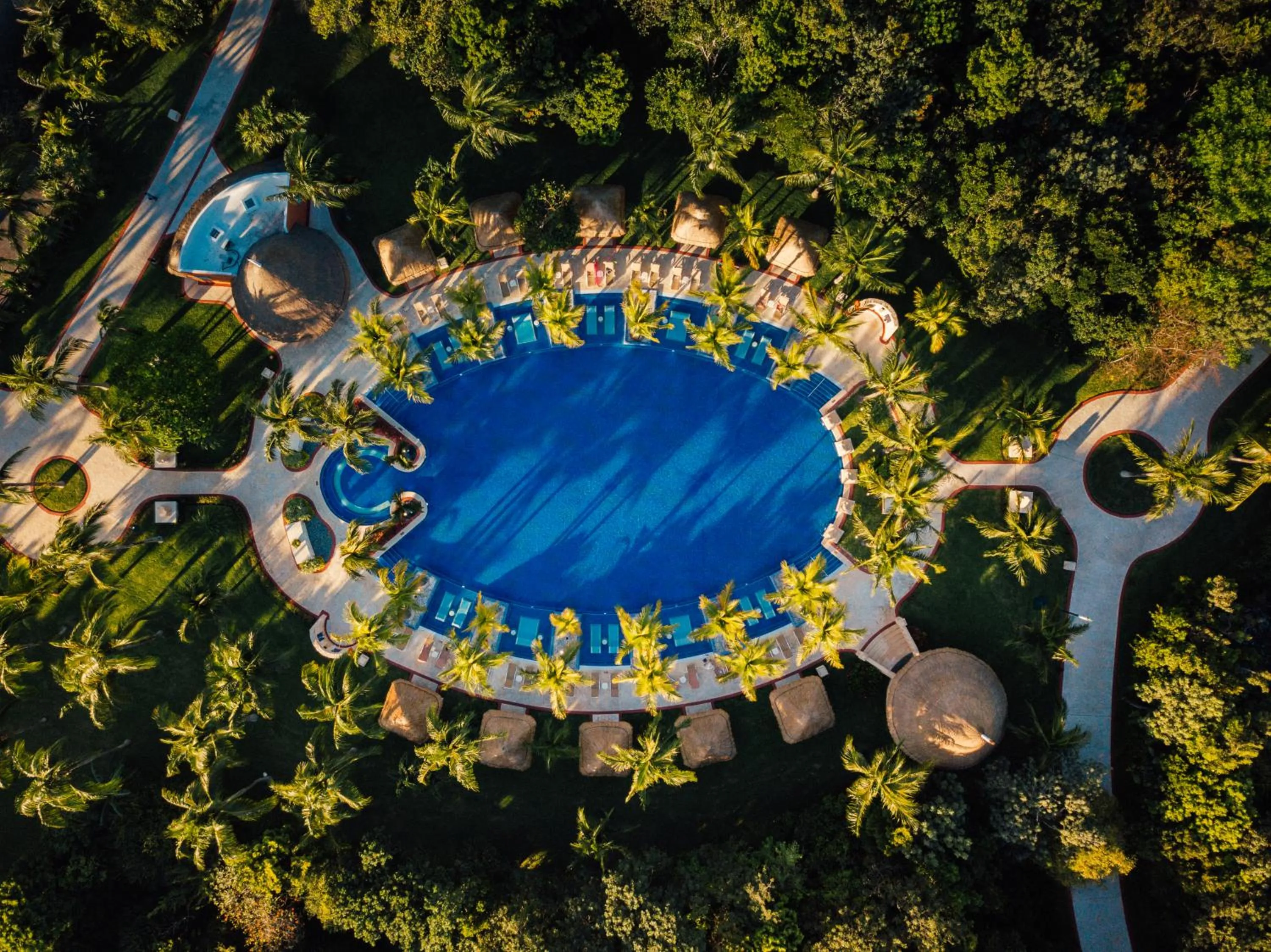 Pool view in Barceló Maya Palace - All Inclusive