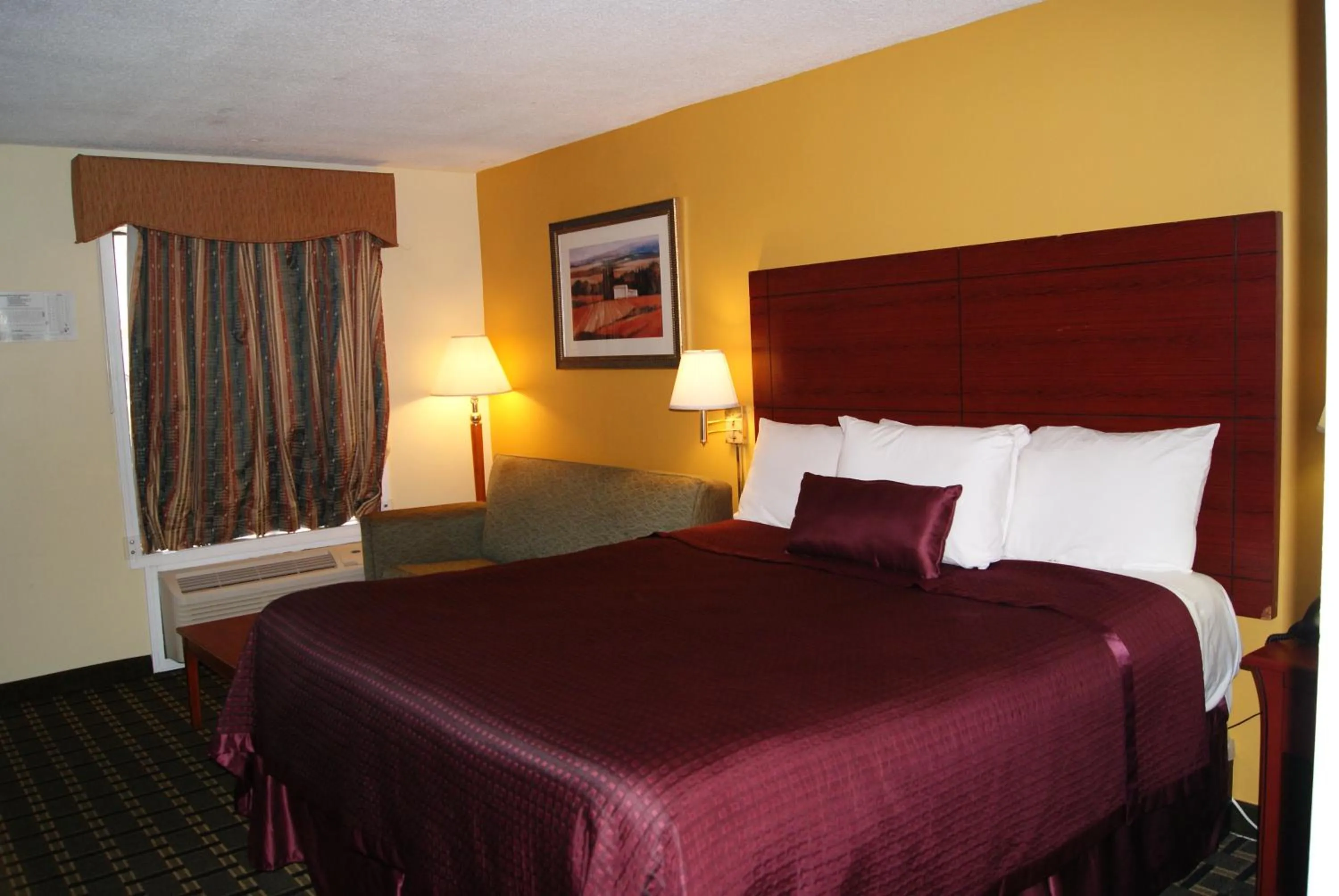 Bedroom, Bed in Red Carpet Inn - Natchez