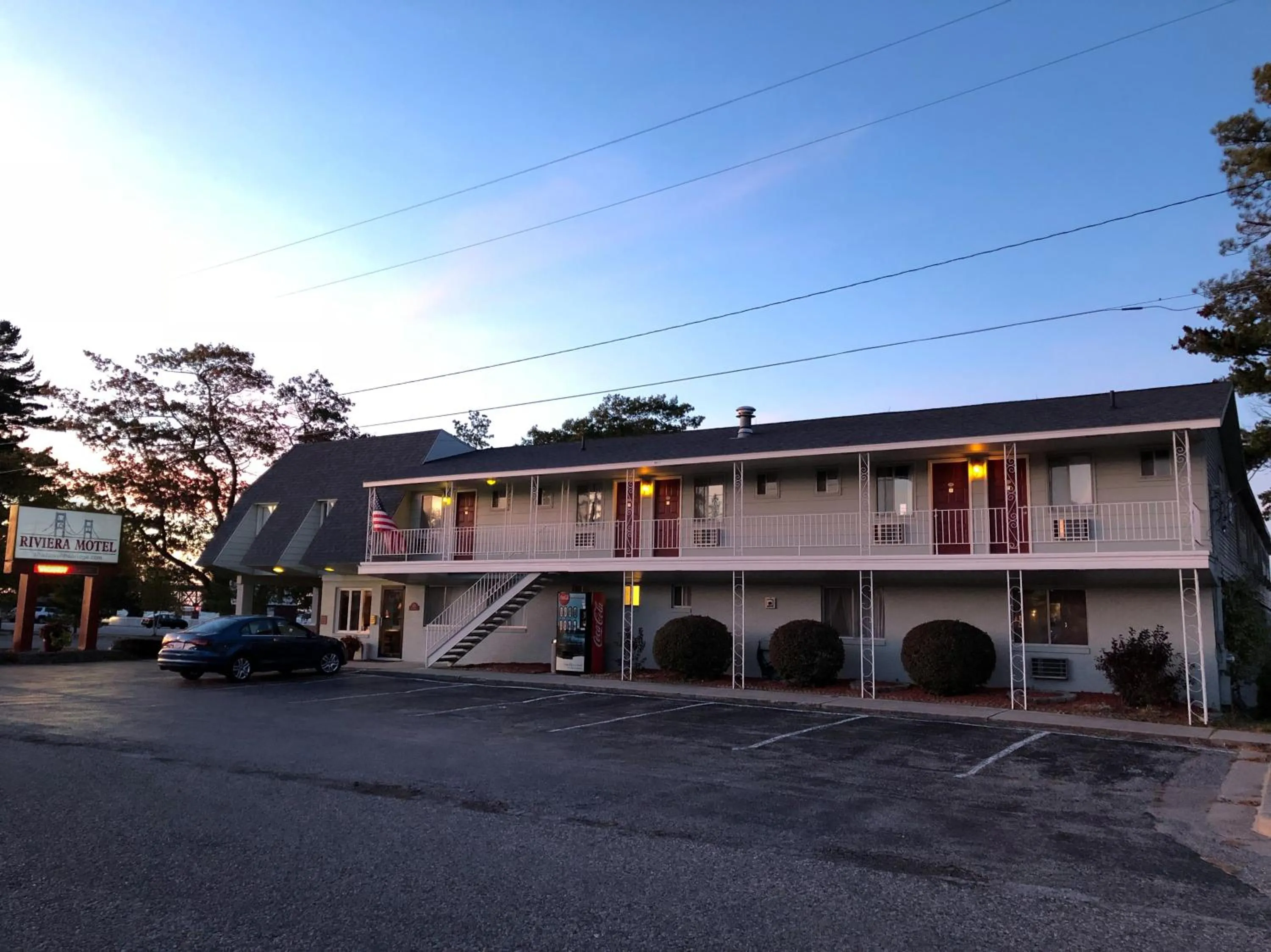 Riviera Motel
