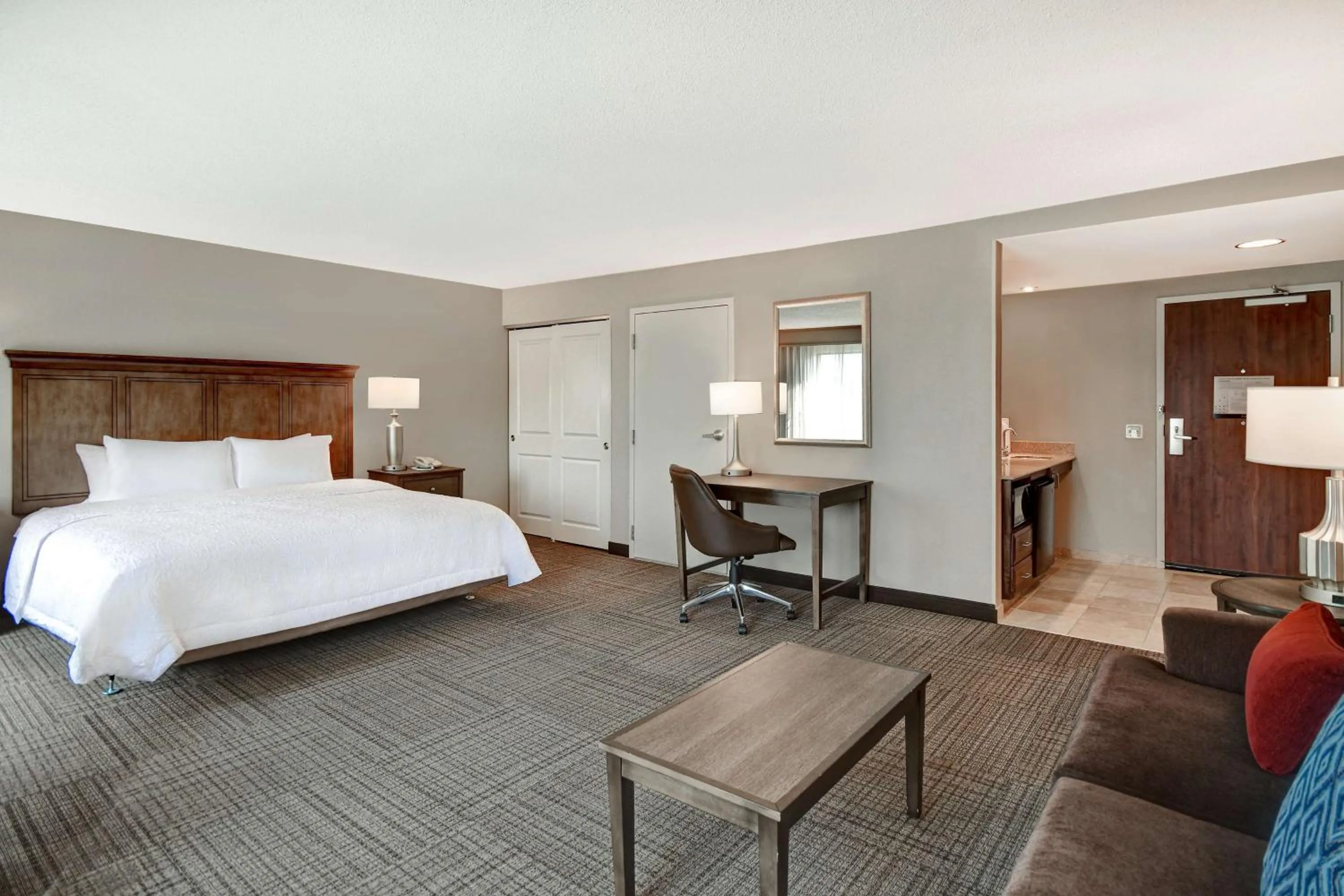 Bedroom, Bed in Hampton Inn & Suites Alexandria Old Town Area South