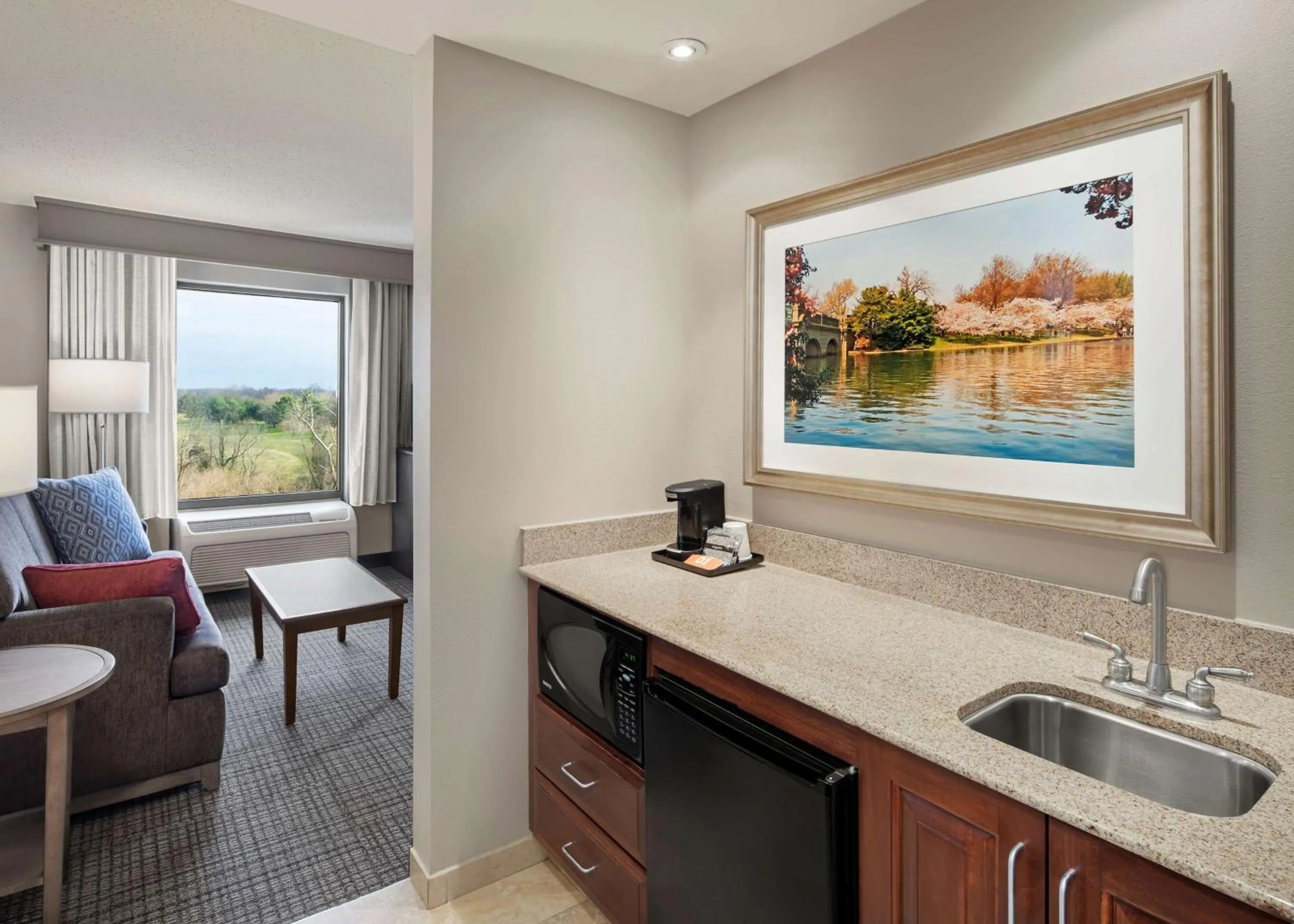 Photo of the whole room in Hampton Inn & Suites Alexandria Old Town Area South