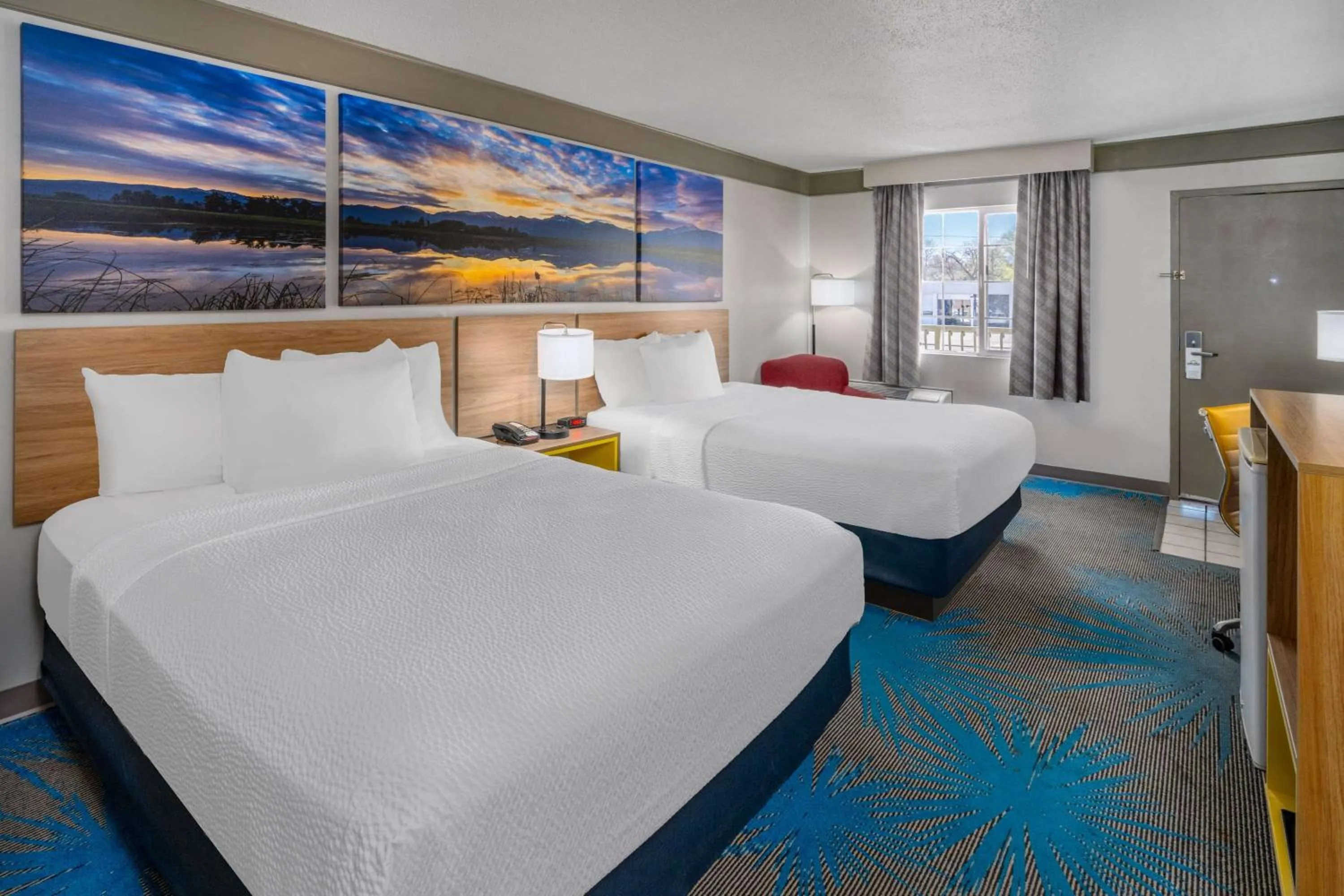 Photo of the whole room, Bed in Days Inn by Wyndham Delta CO