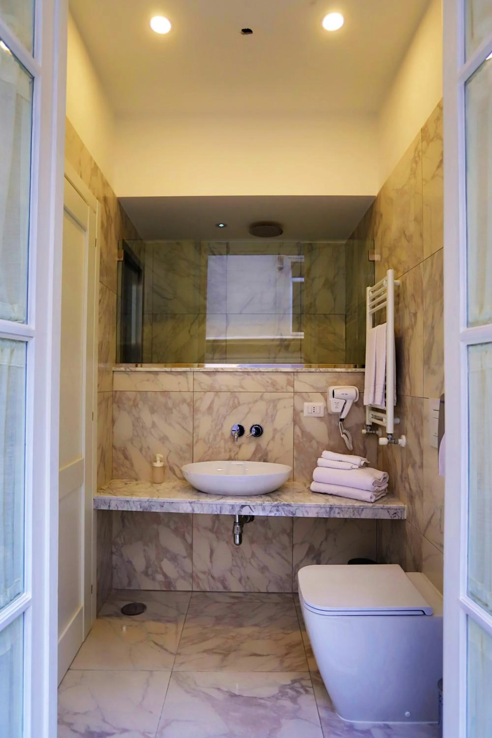 Bathroom in PORTO 53