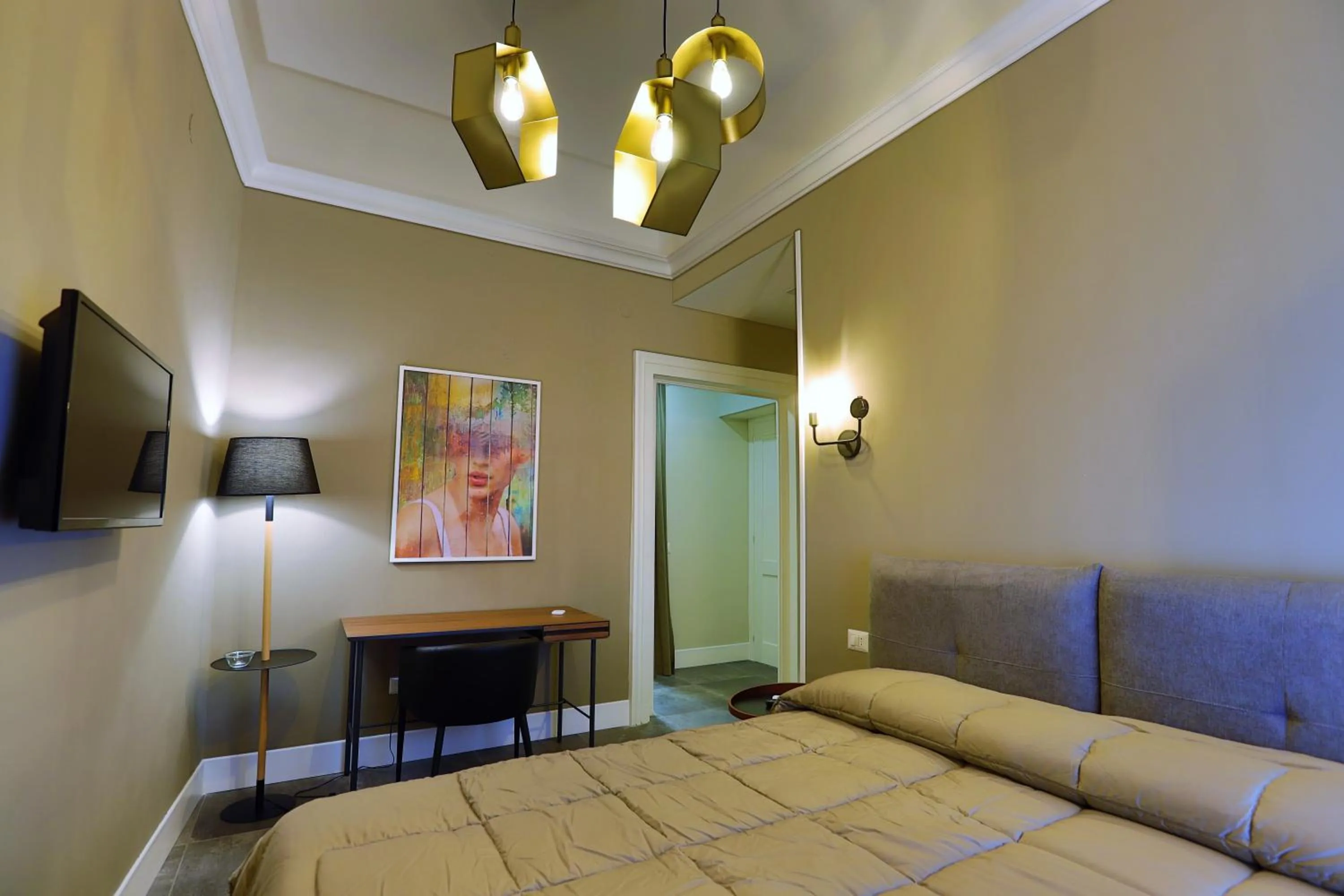 Photo of the whole room, Bed in PORTO 53