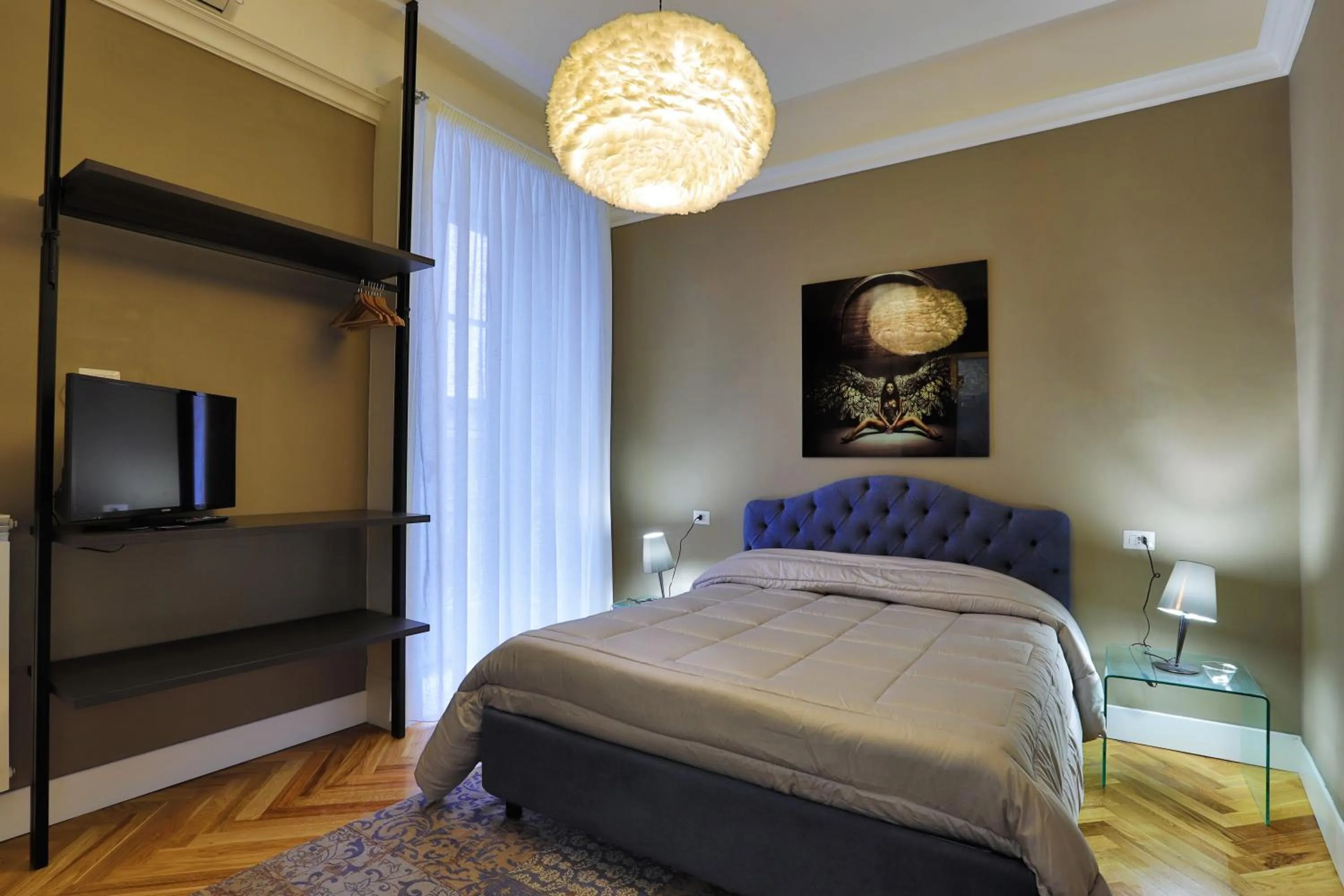 Photo of the whole room, Bed in PORTO 53