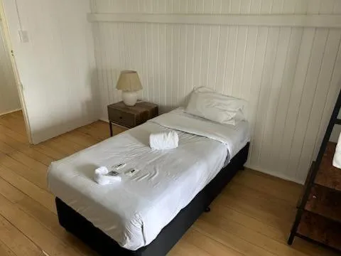 Bed in Maryborough City Motel