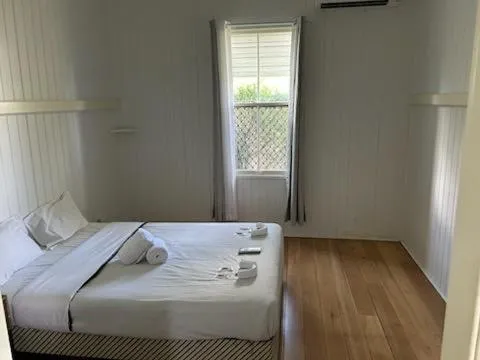 Bedroom, Bed in Maryborough City Motel