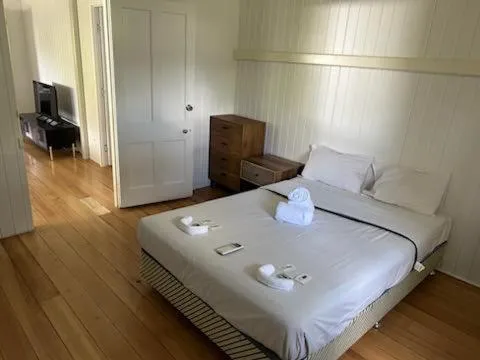 Bed in Maryborough City Motel