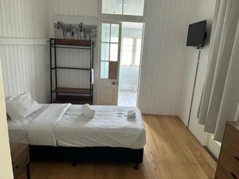 Bed in Maryborough City Motel