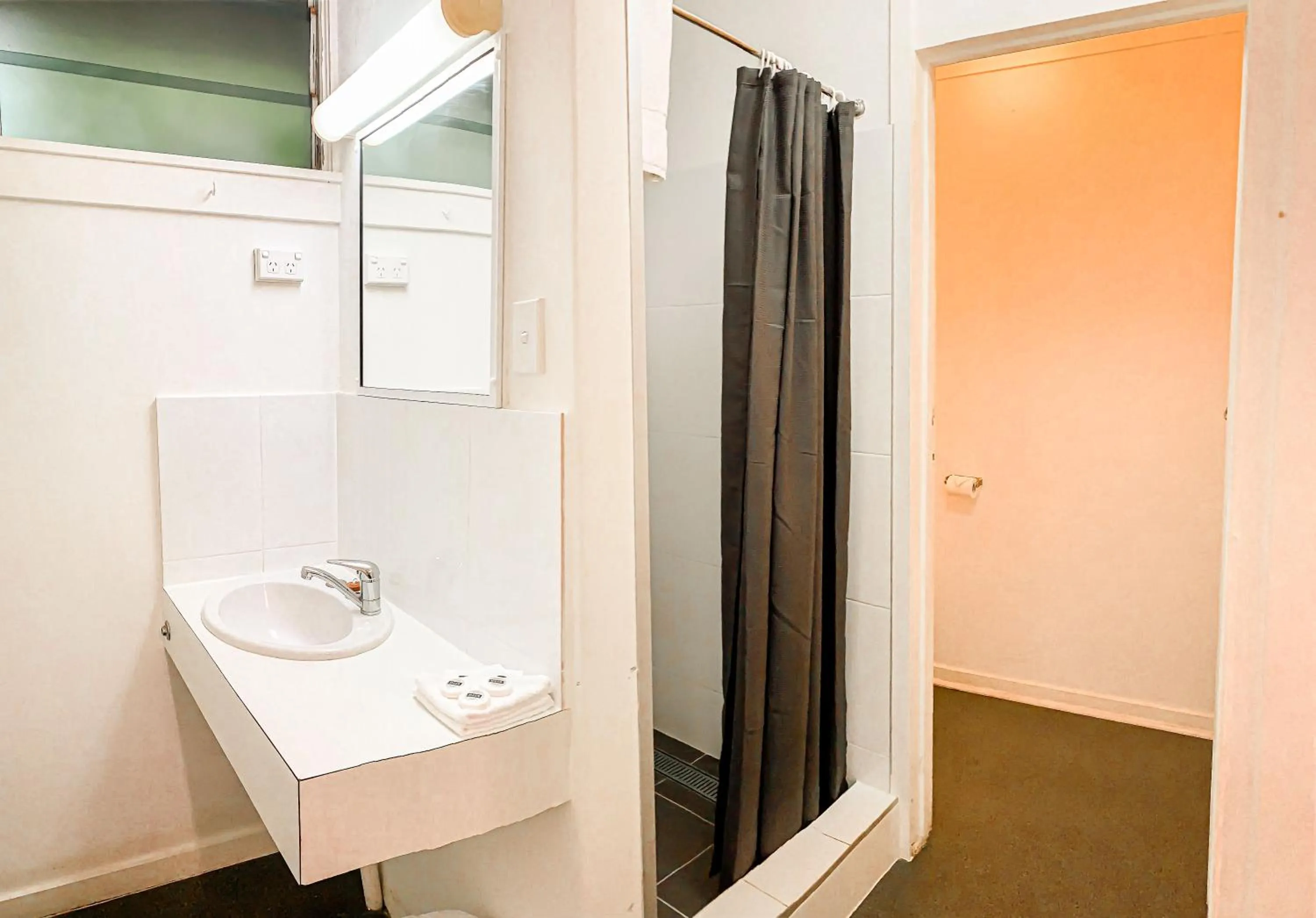 Bathroom in Maryborough City Motel