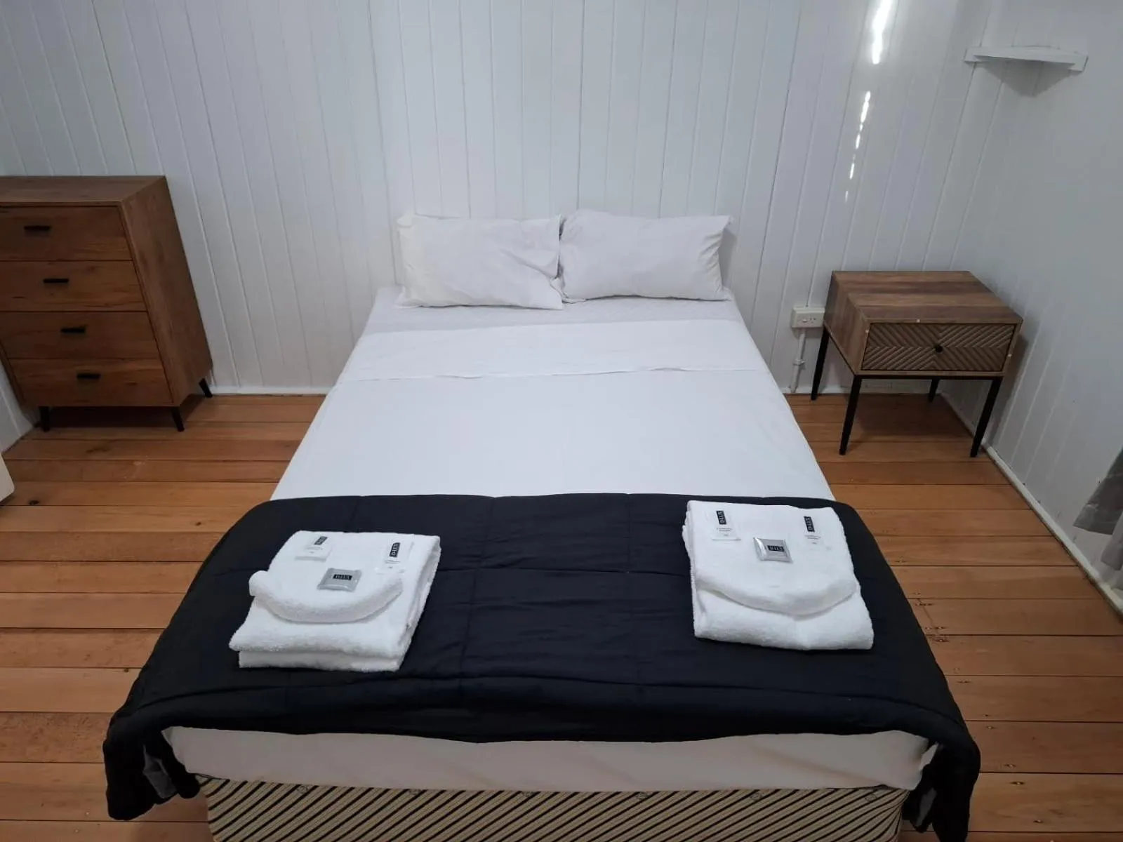Bed in Maryborough City Motel