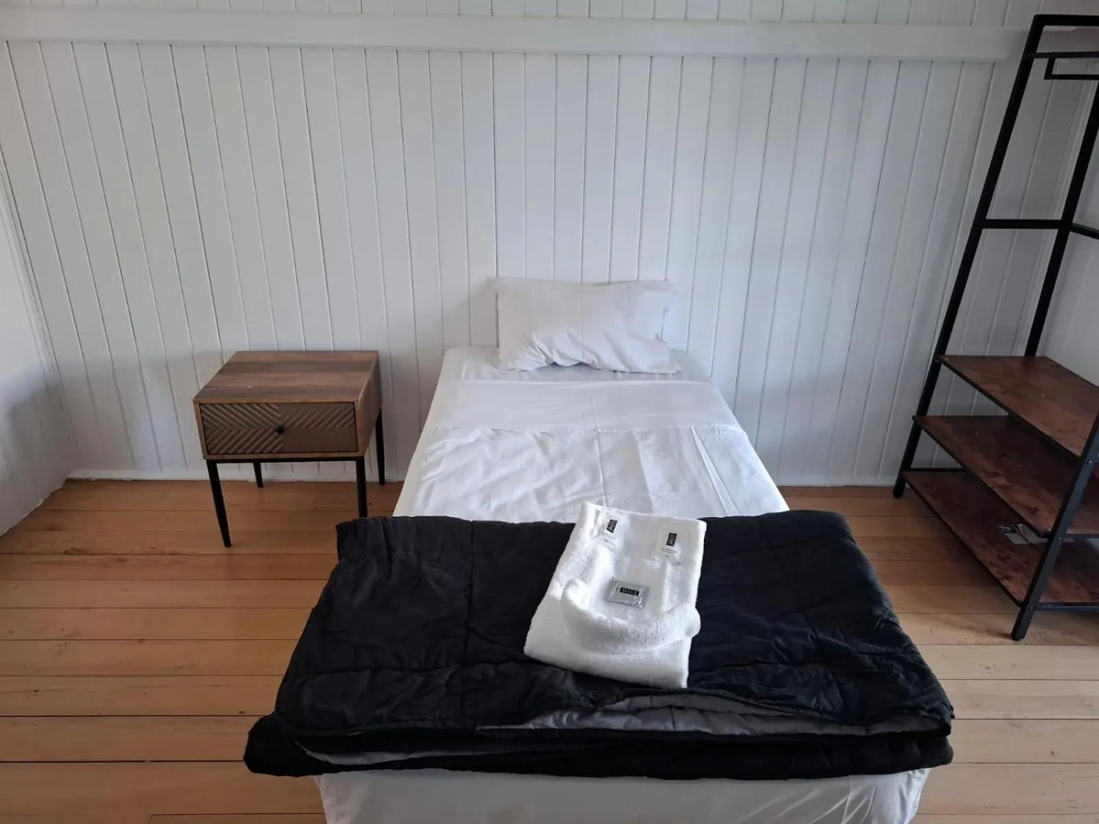 Bed in Maryborough City Motel