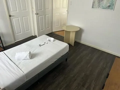 Bed in Maryborough City Motel