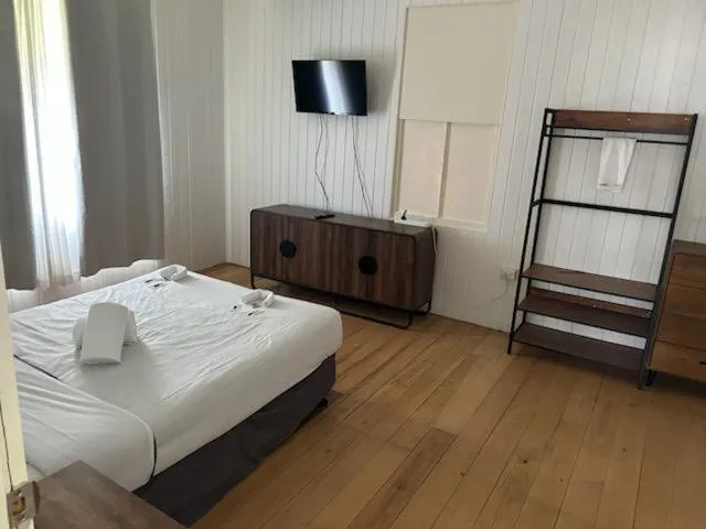 Bed in Maryborough City Motel