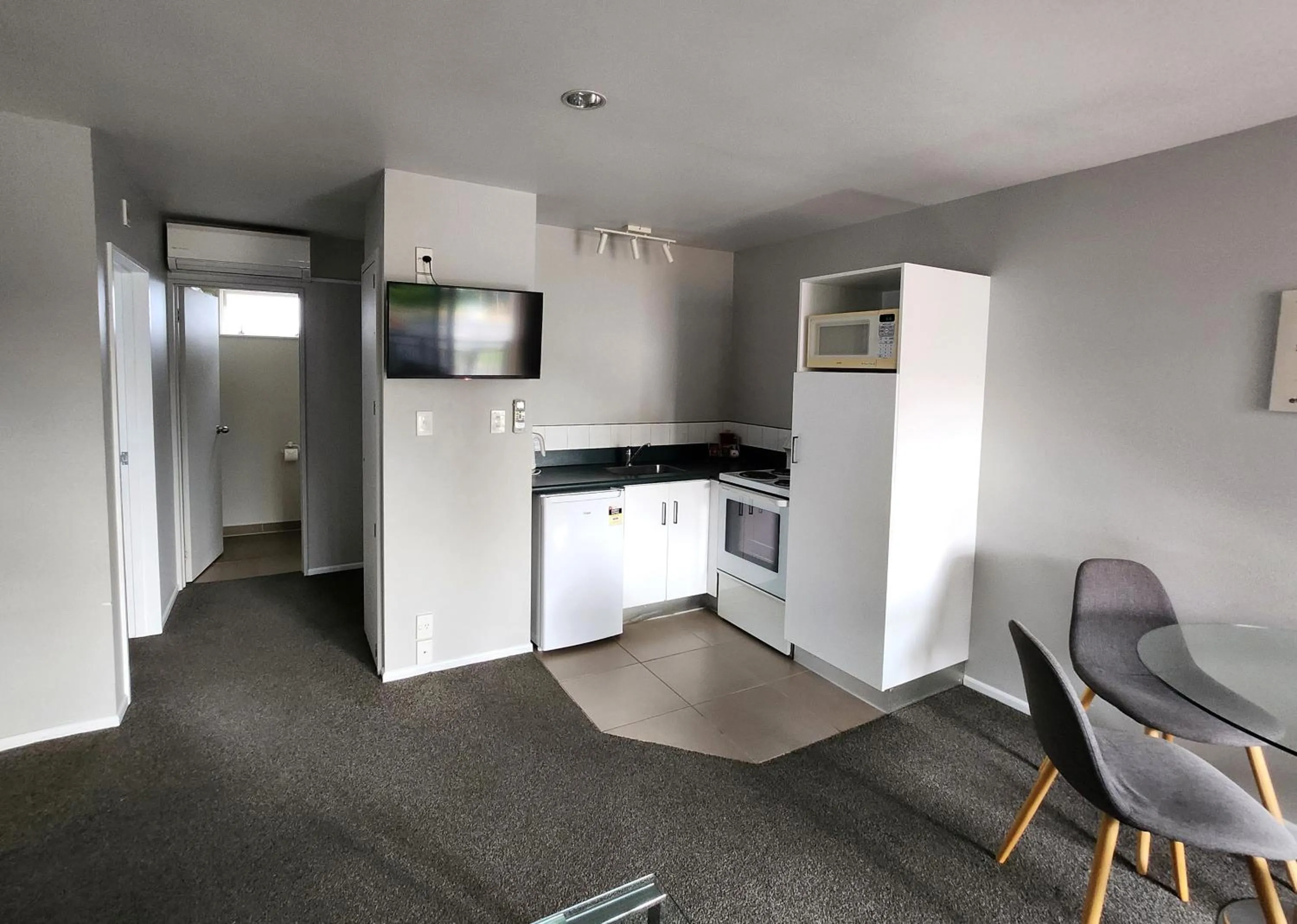 Kitchen or kitchenette in Lugano Motor Lodge