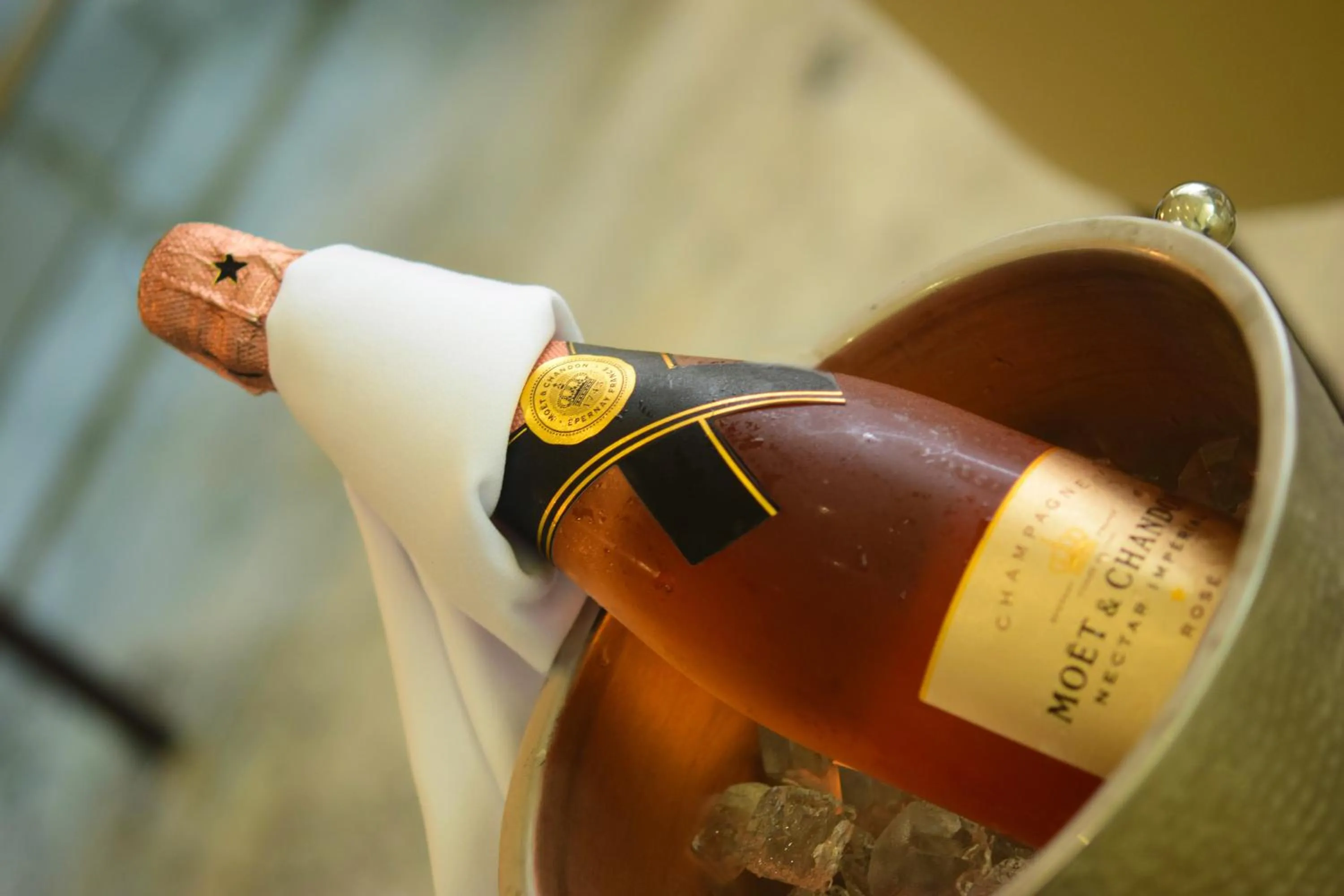 Alcoholic drinks in Monty Suites & Golf