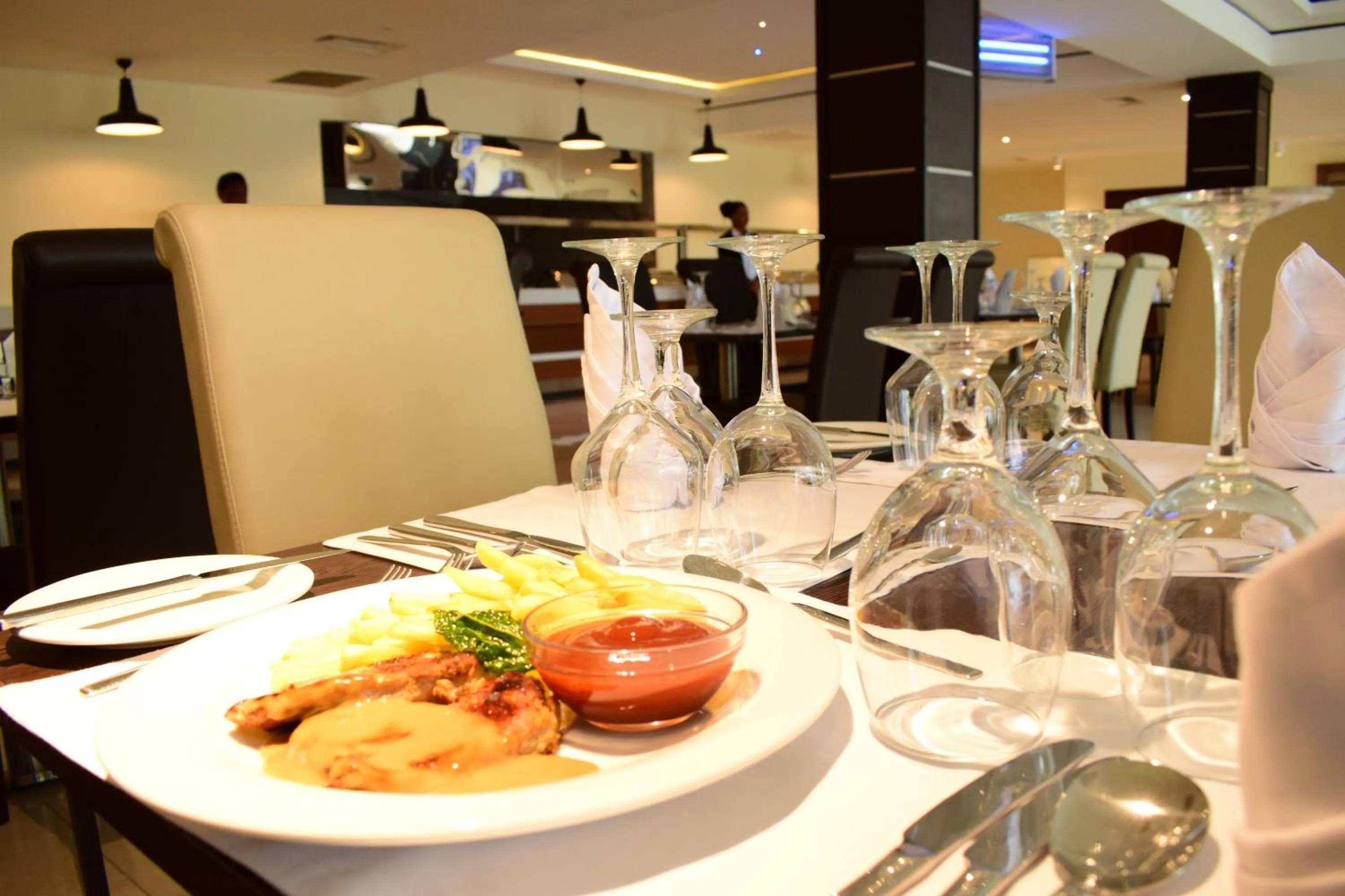 Restaurant/places to eat in Monty Suites & Golf