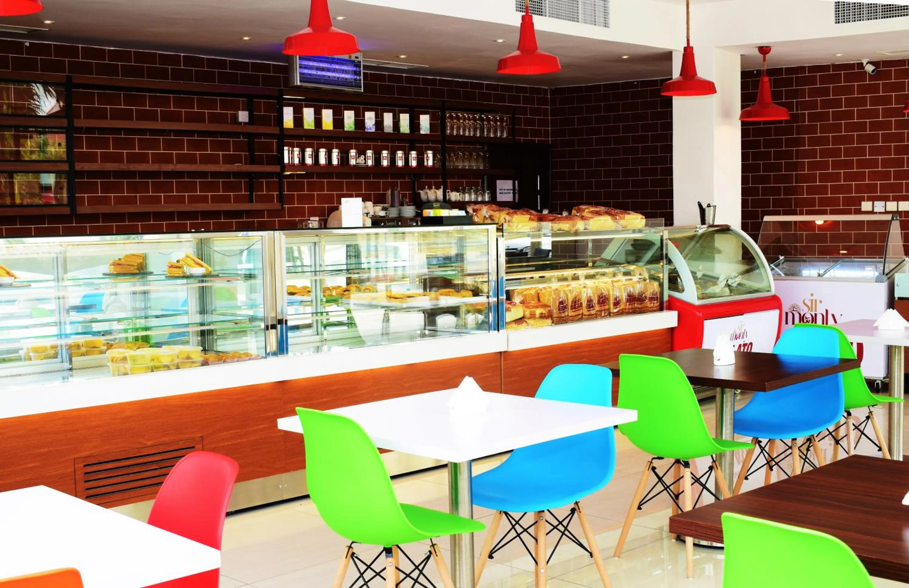 Restaurant/places to eat in Monty Suites & Golf