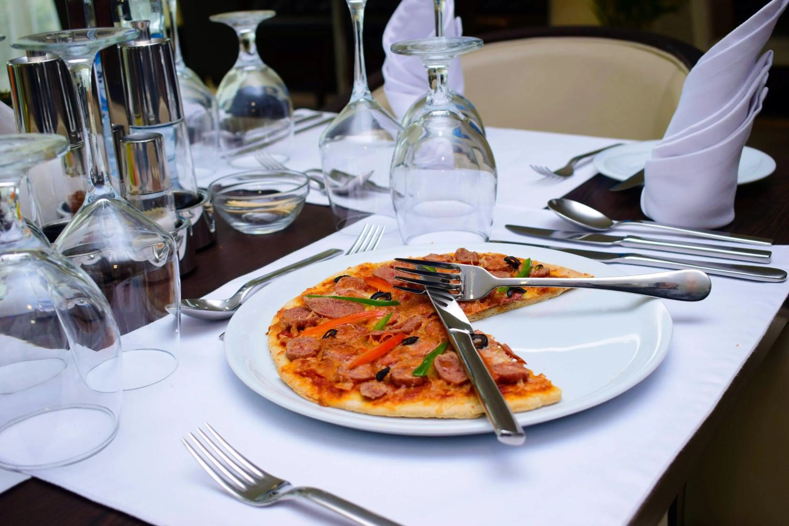 Restaurant/places to eat in Monty Suites & Golf