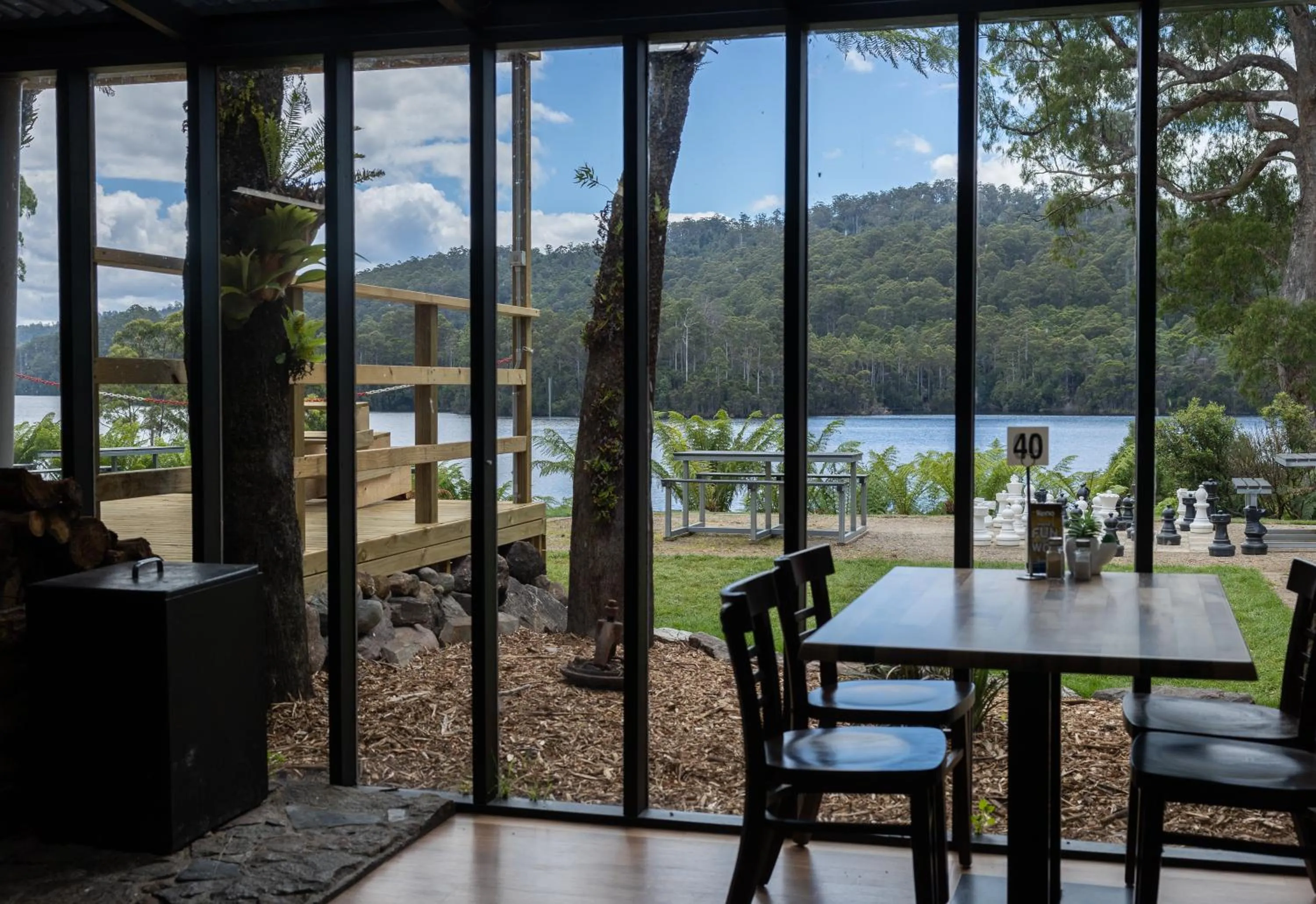 Restaurant/places to eat in Tullah Lakeside Lodge