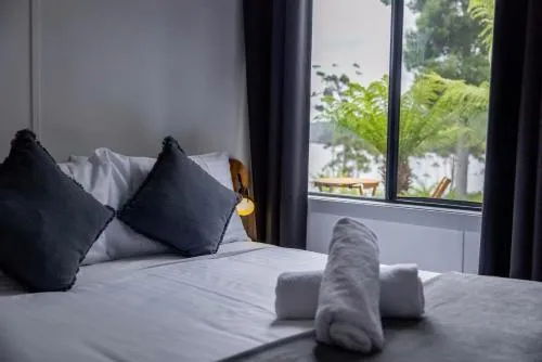 Tullah Lakeside Lodge