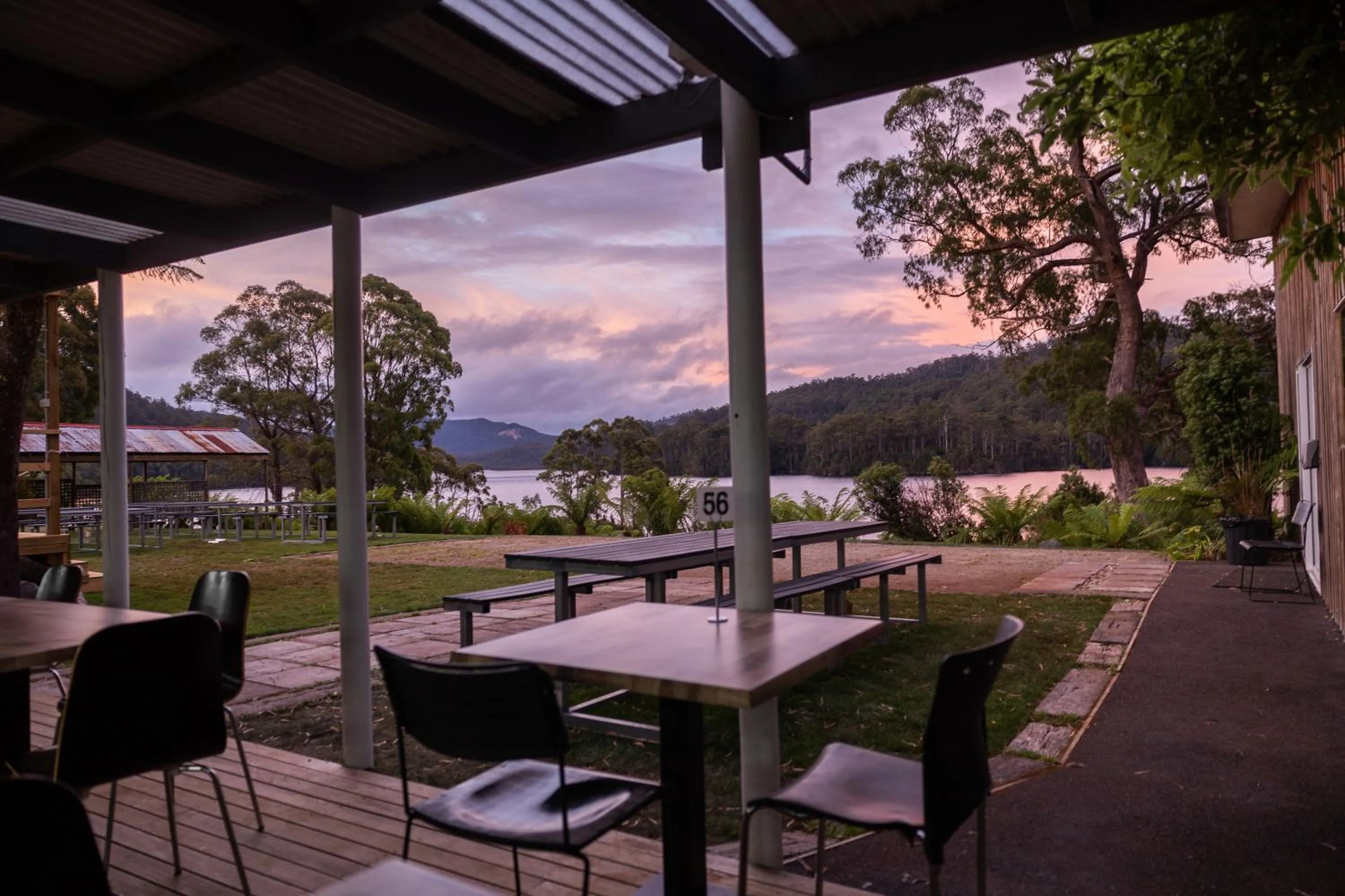 Restaurant/places to eat in Tullah Lakeside Lodge