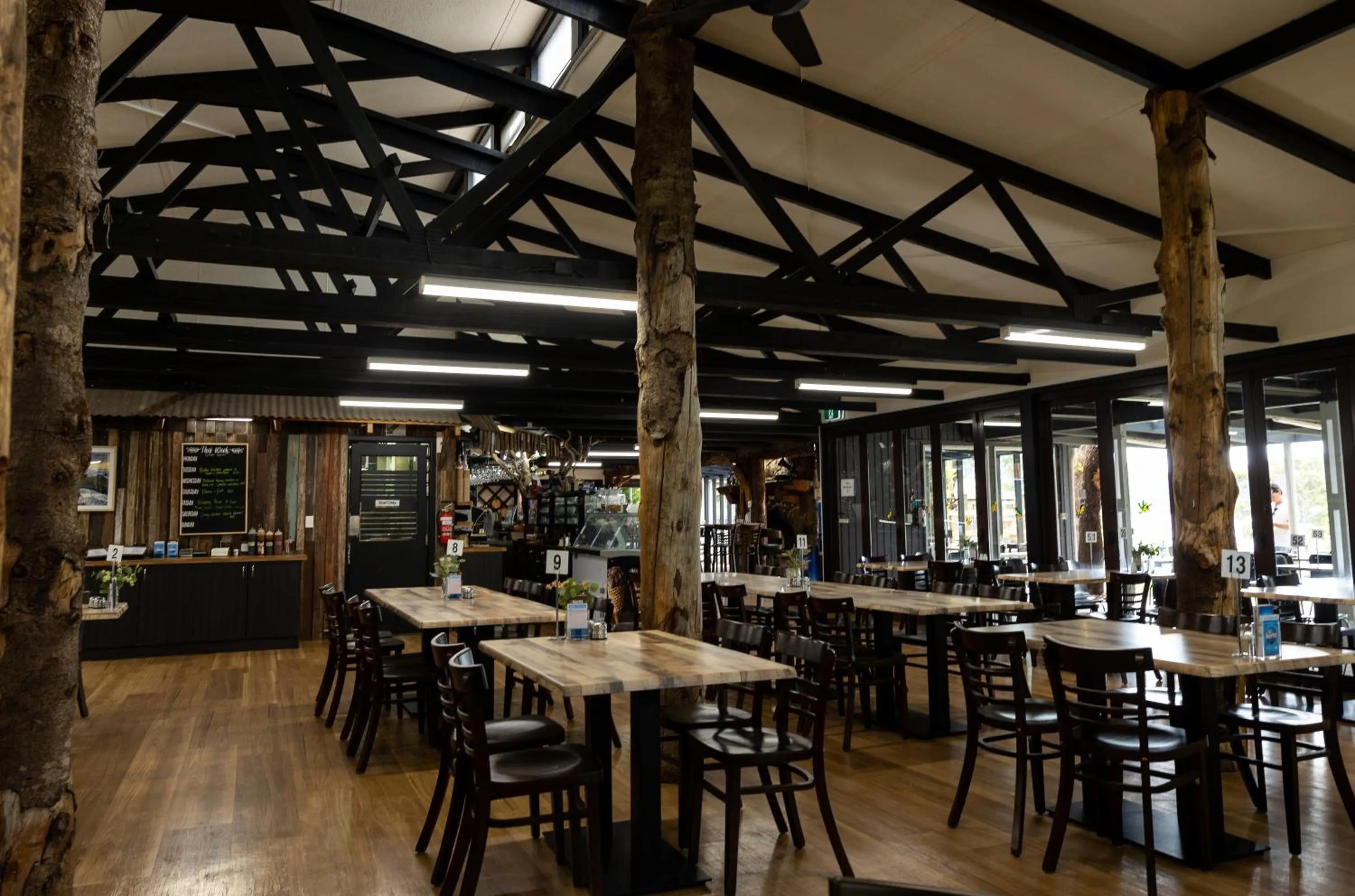 Restaurant/places to eat in Tullah Lakeside Lodge