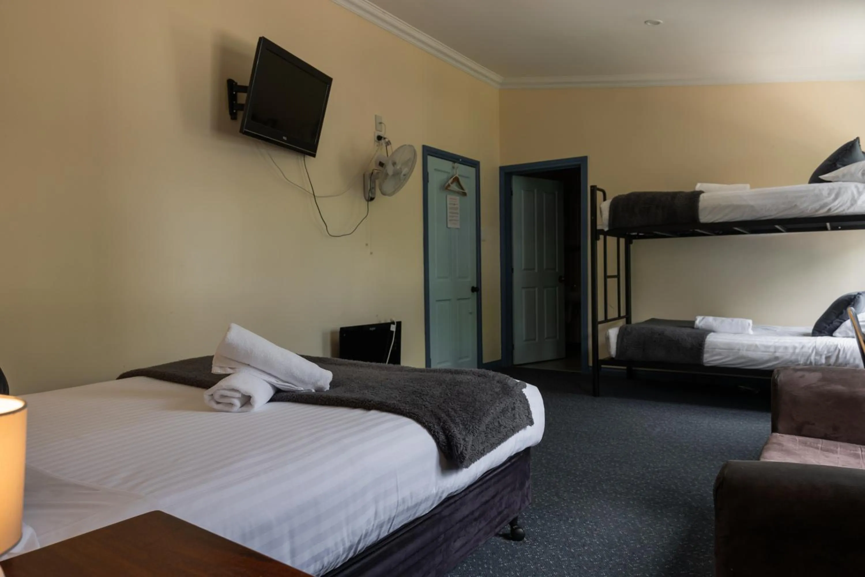 Bed in Tullah Lakeside Lodge