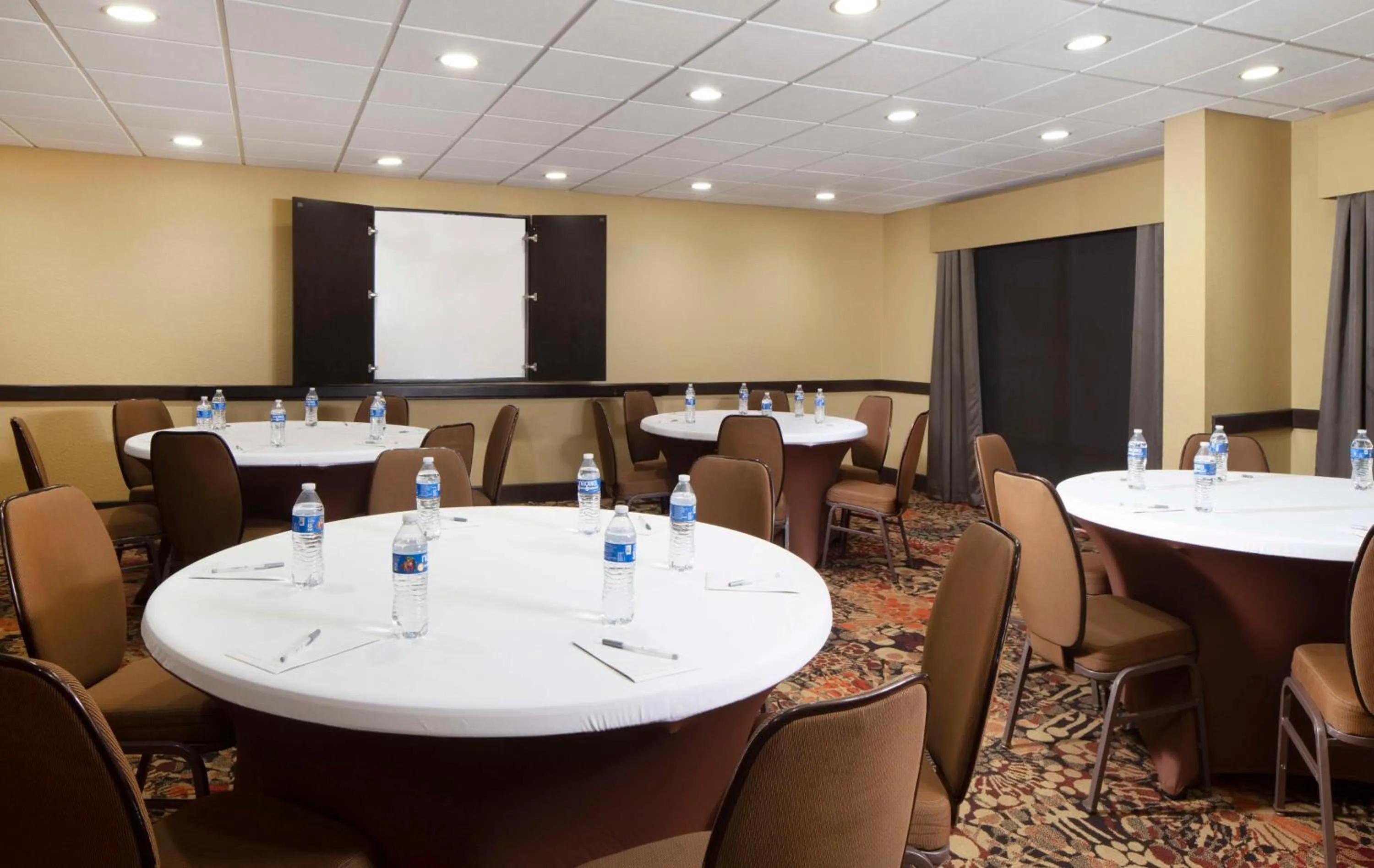 Meeting/conference room in Hampton Inn Charleston-Southridge