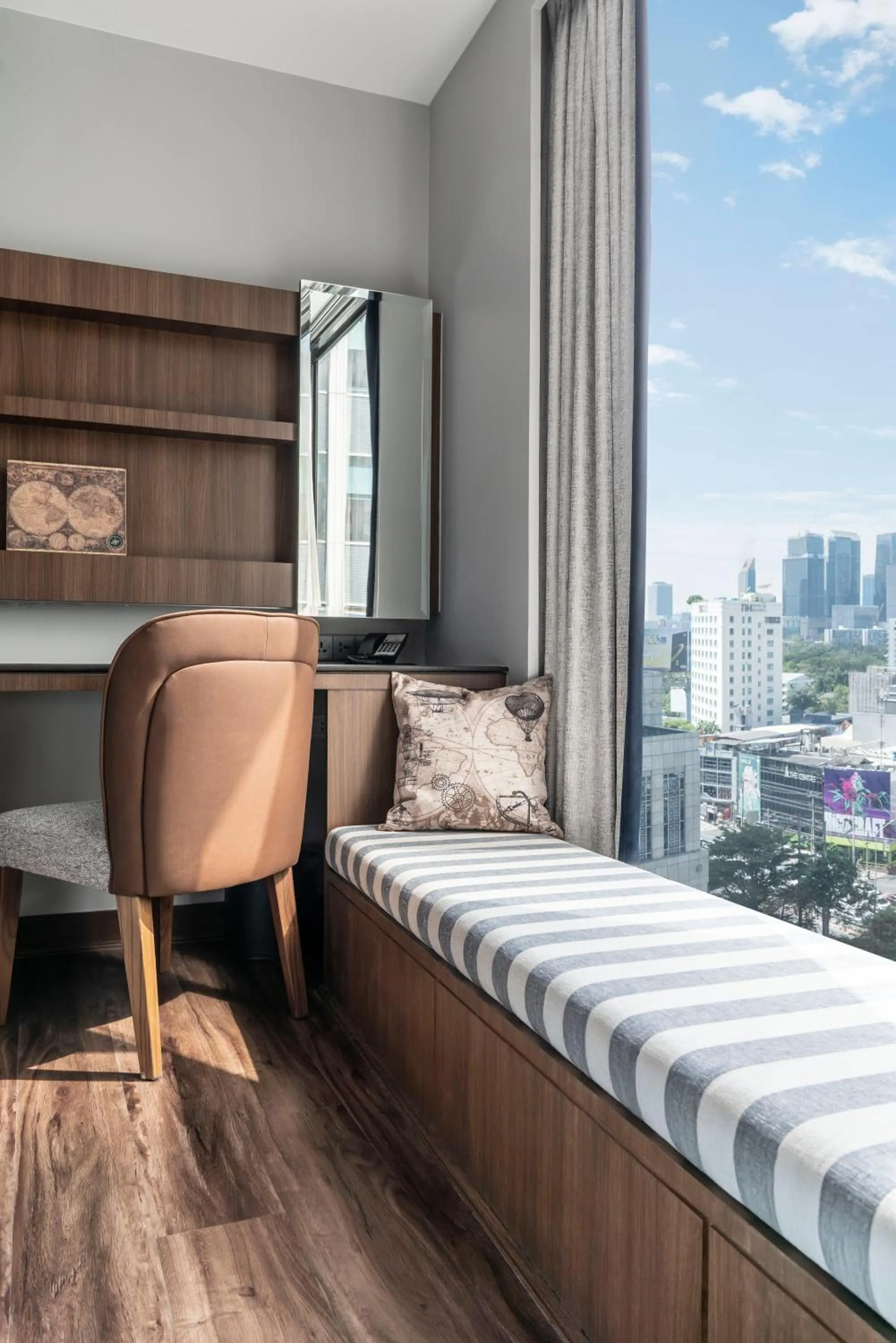 View (from property/room), Bed in The Continent Hotel Sukhumvit - Asok BTS Bangkok