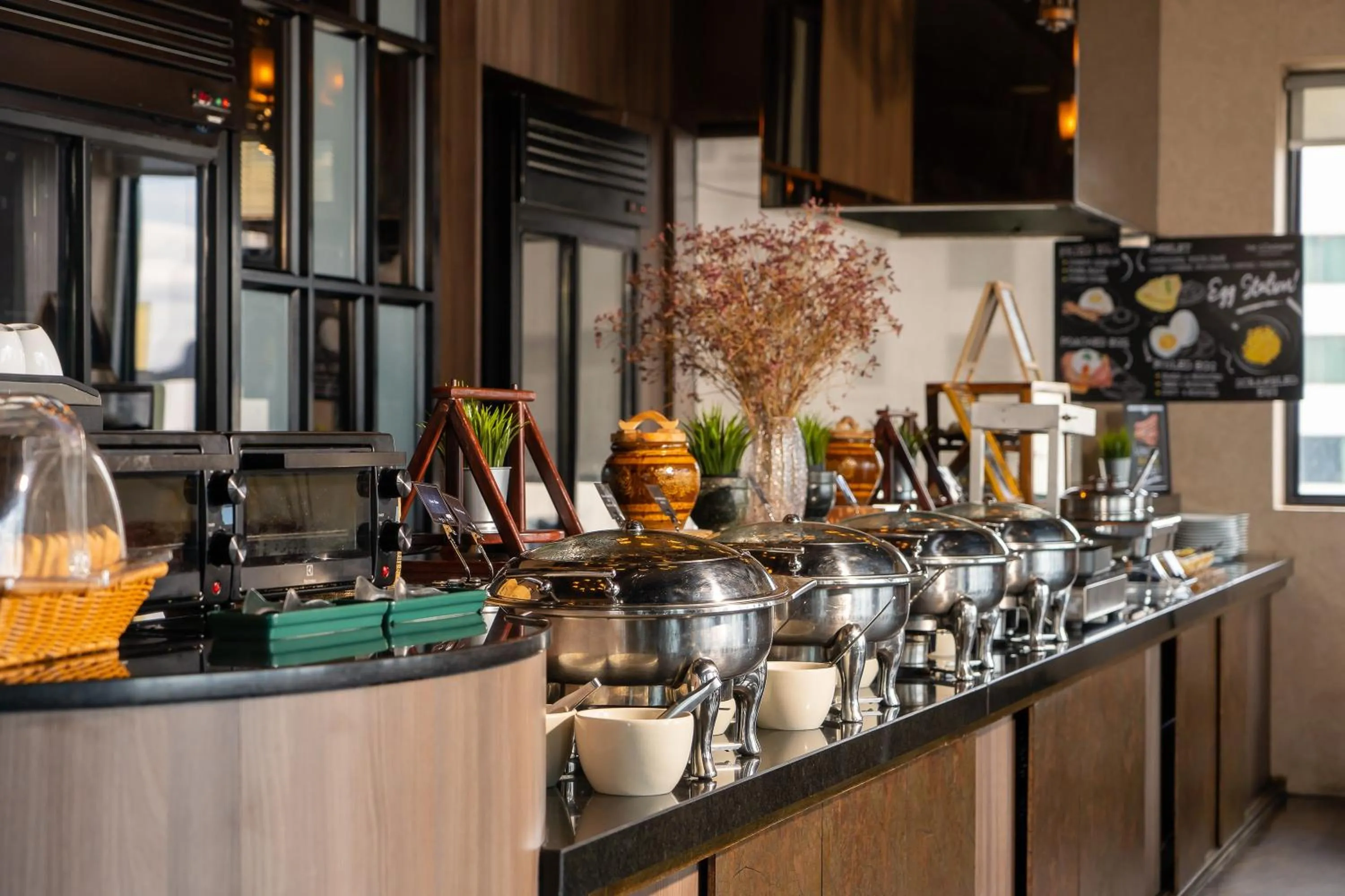 Restaurant/places to eat in The Continent Hotel Sukhumvit - Asok BTS Bangkok