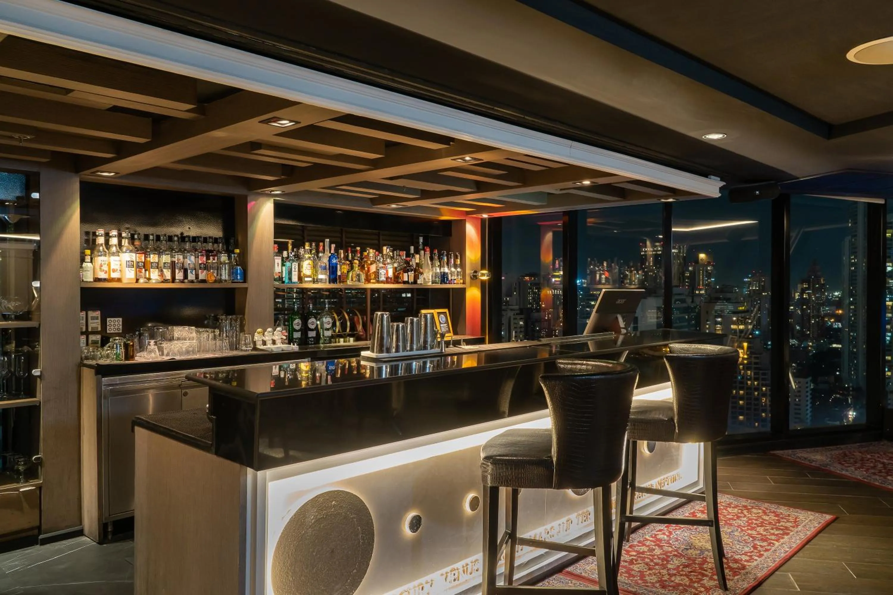 Lounge or bar in The Continent Hotel Sukhumvit - Asok BTS Bangkok