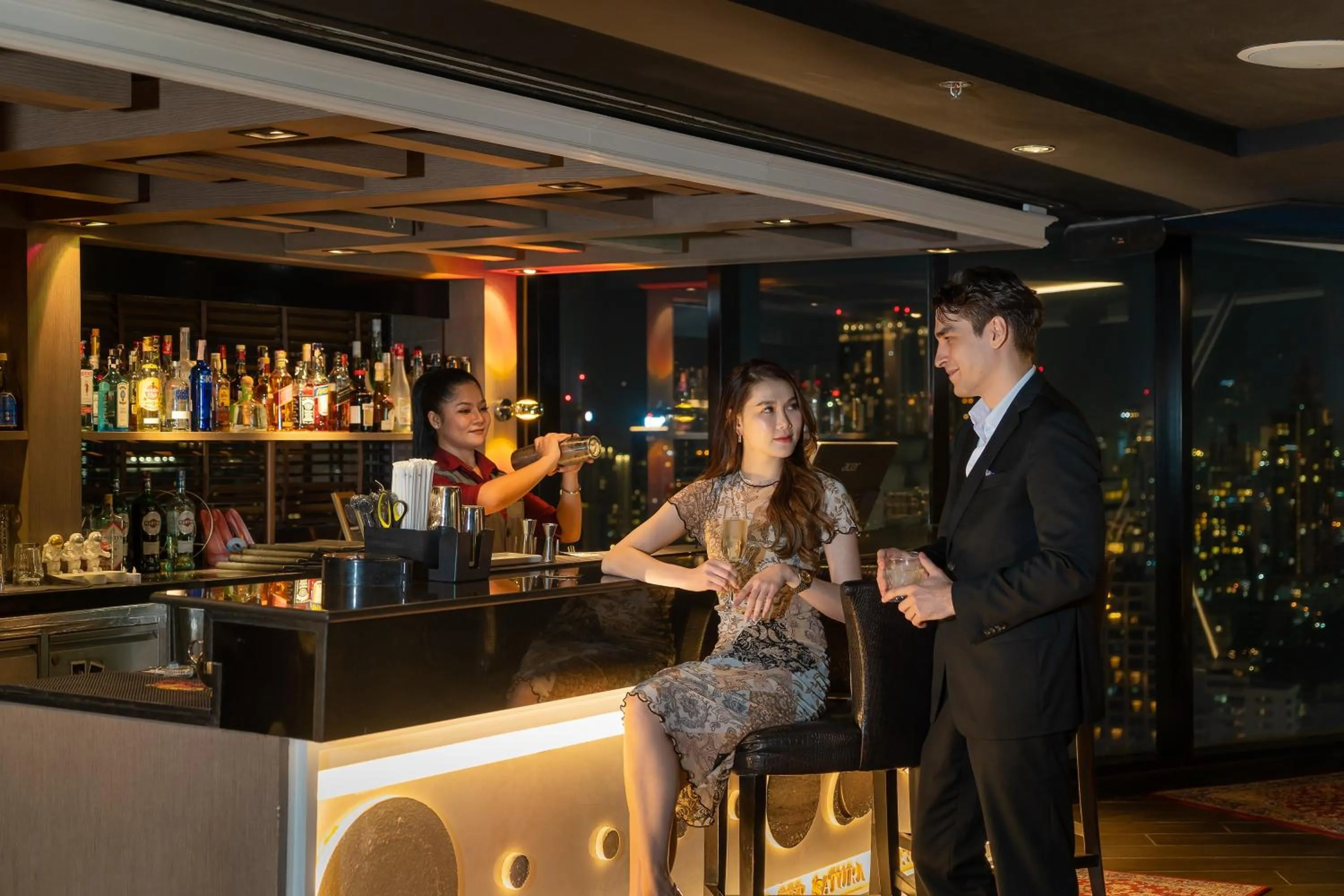 Lounge or bar in The Continent Hotel Sukhumvit - Asok BTS Bangkok