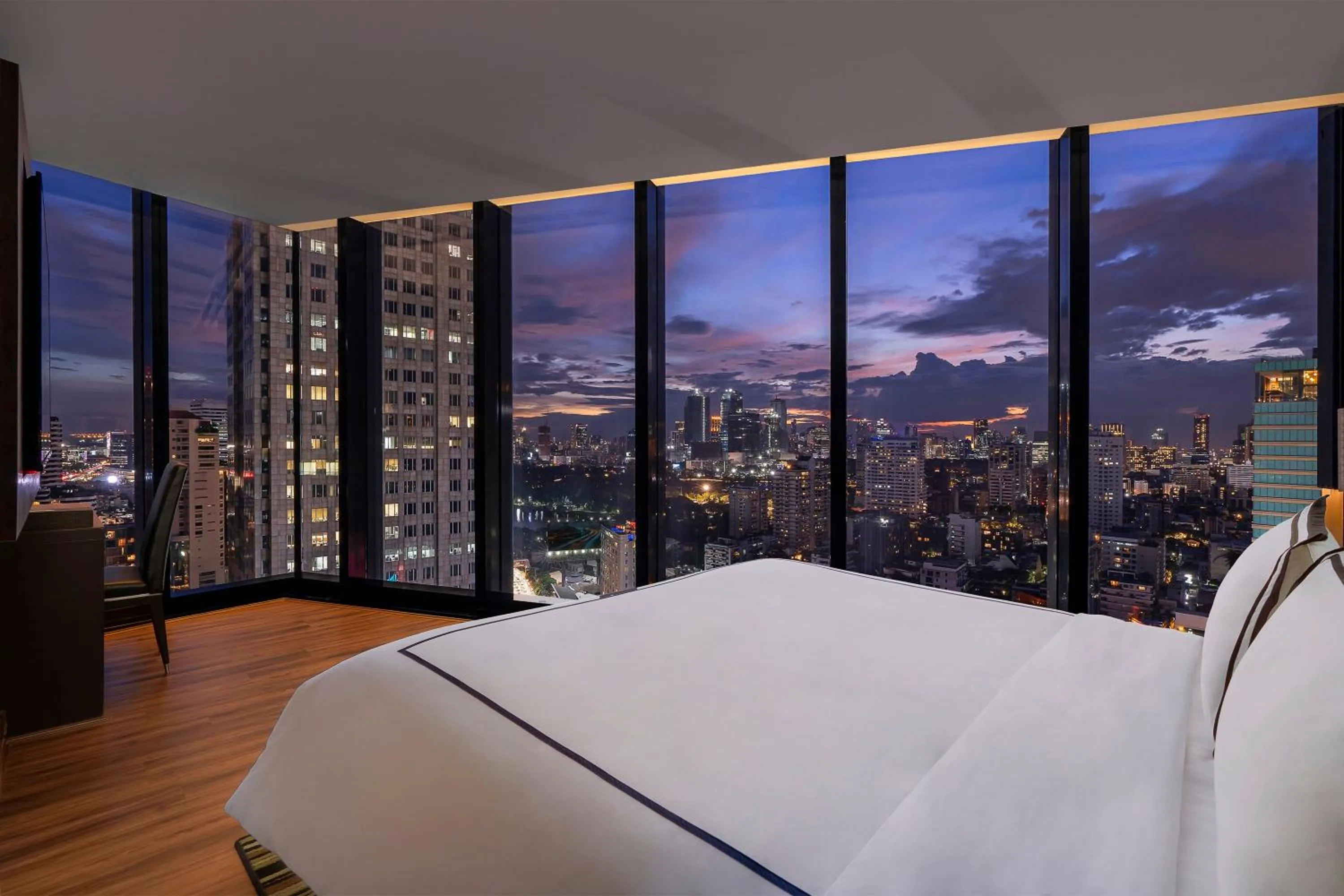 Bed in The Continent Hotel Sukhumvit - Asok BTS Bangkok