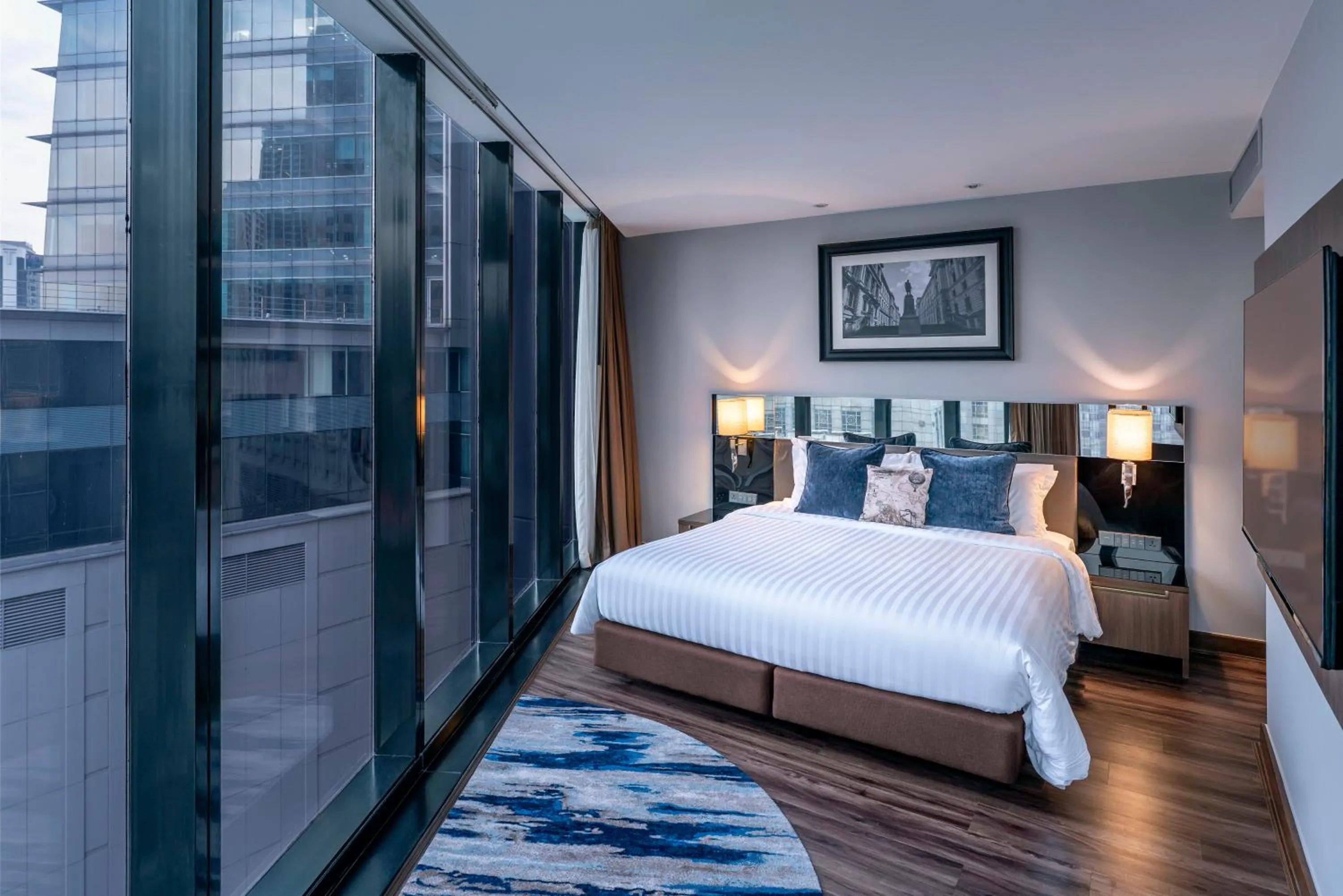 Bedroom, Bed in The Continent Hotel Sukhumvit - Asok BTS Bangkok