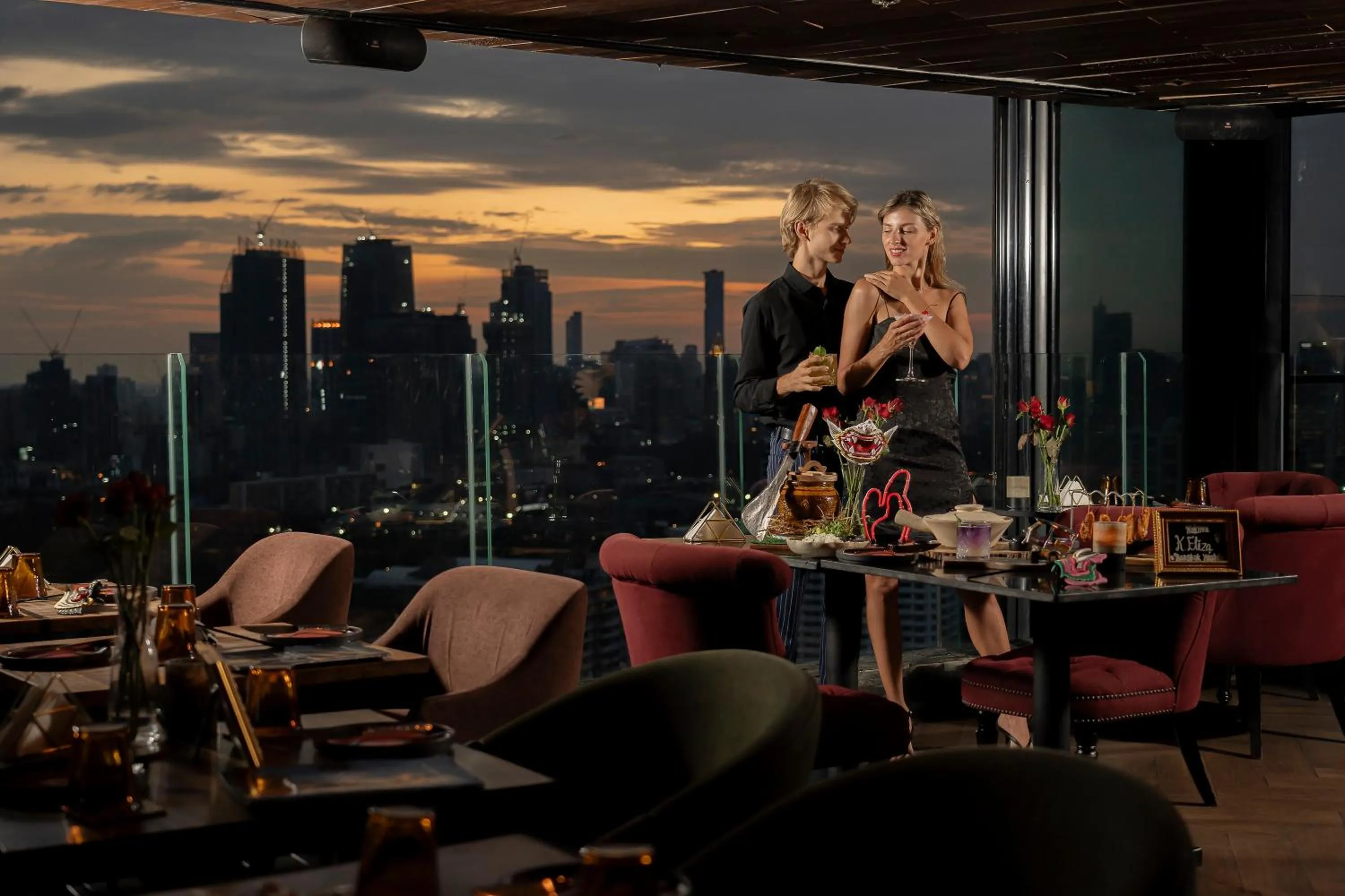 Lounge or bar in The Continent Hotel Sukhumvit - Asok BTS Bangkok