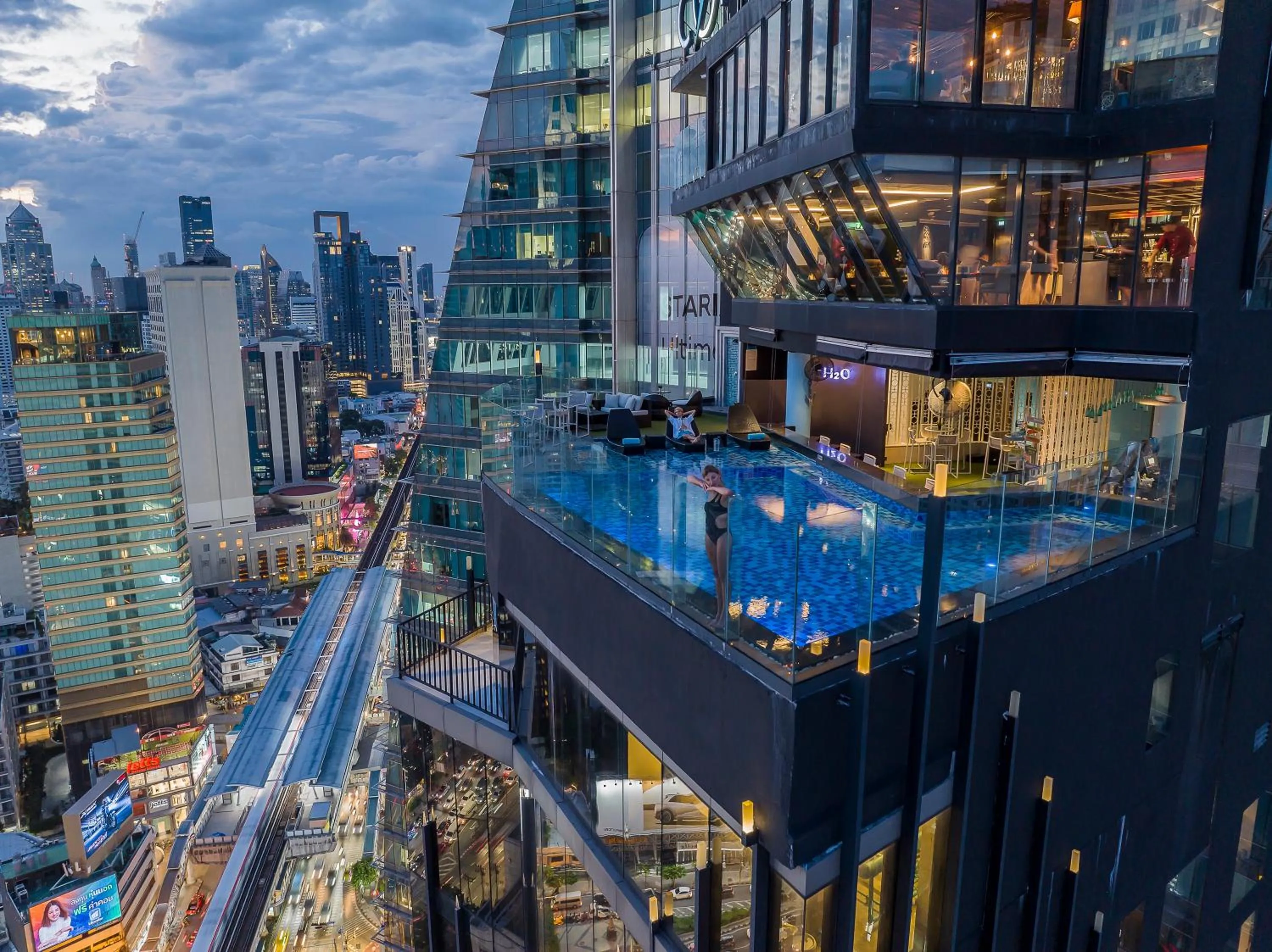 Swimming pool in The Continent Hotel Sukhumvit - Asok BTS Bangkok