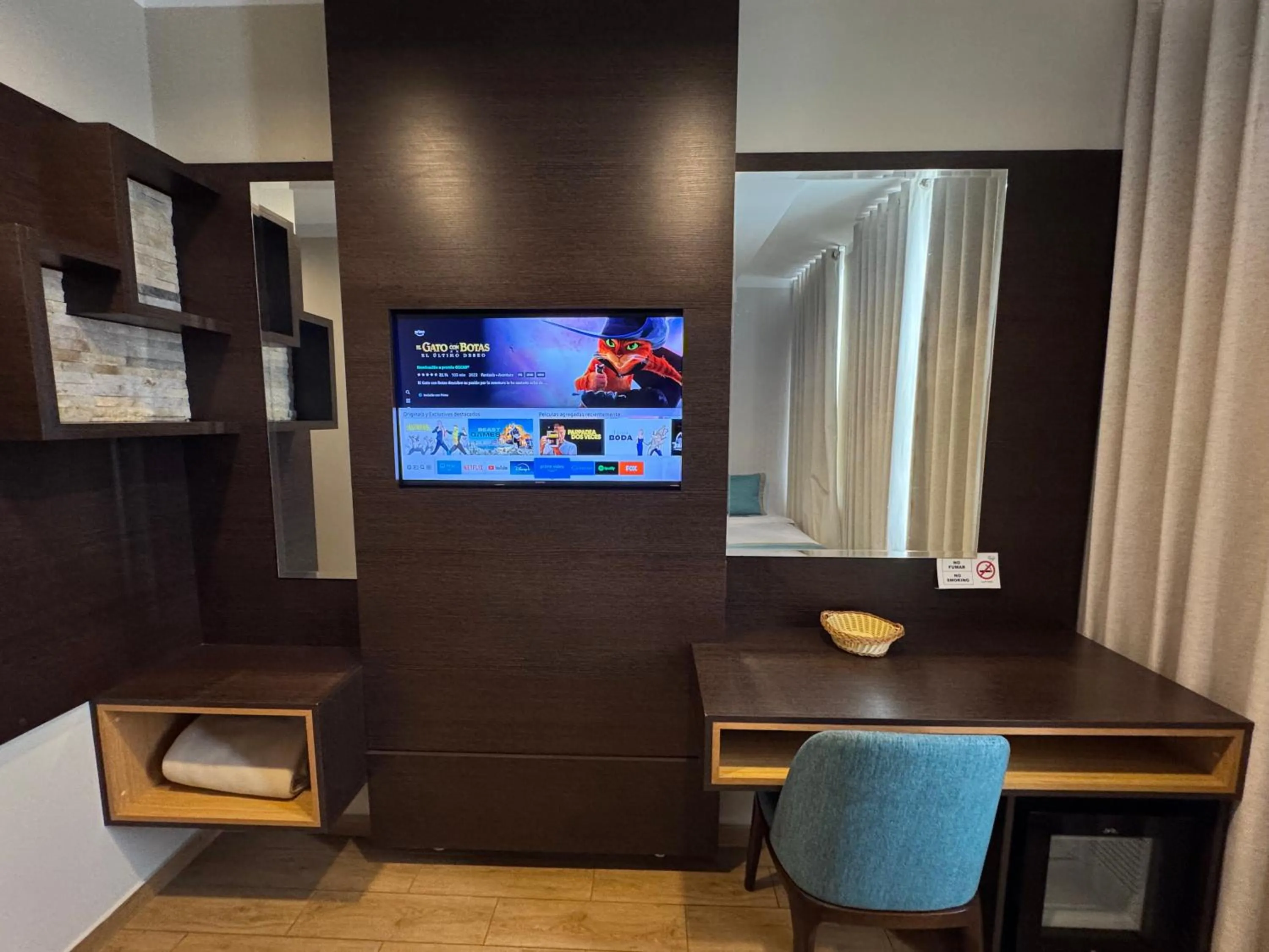 TV and multimedia in Hotel Diamond Lima