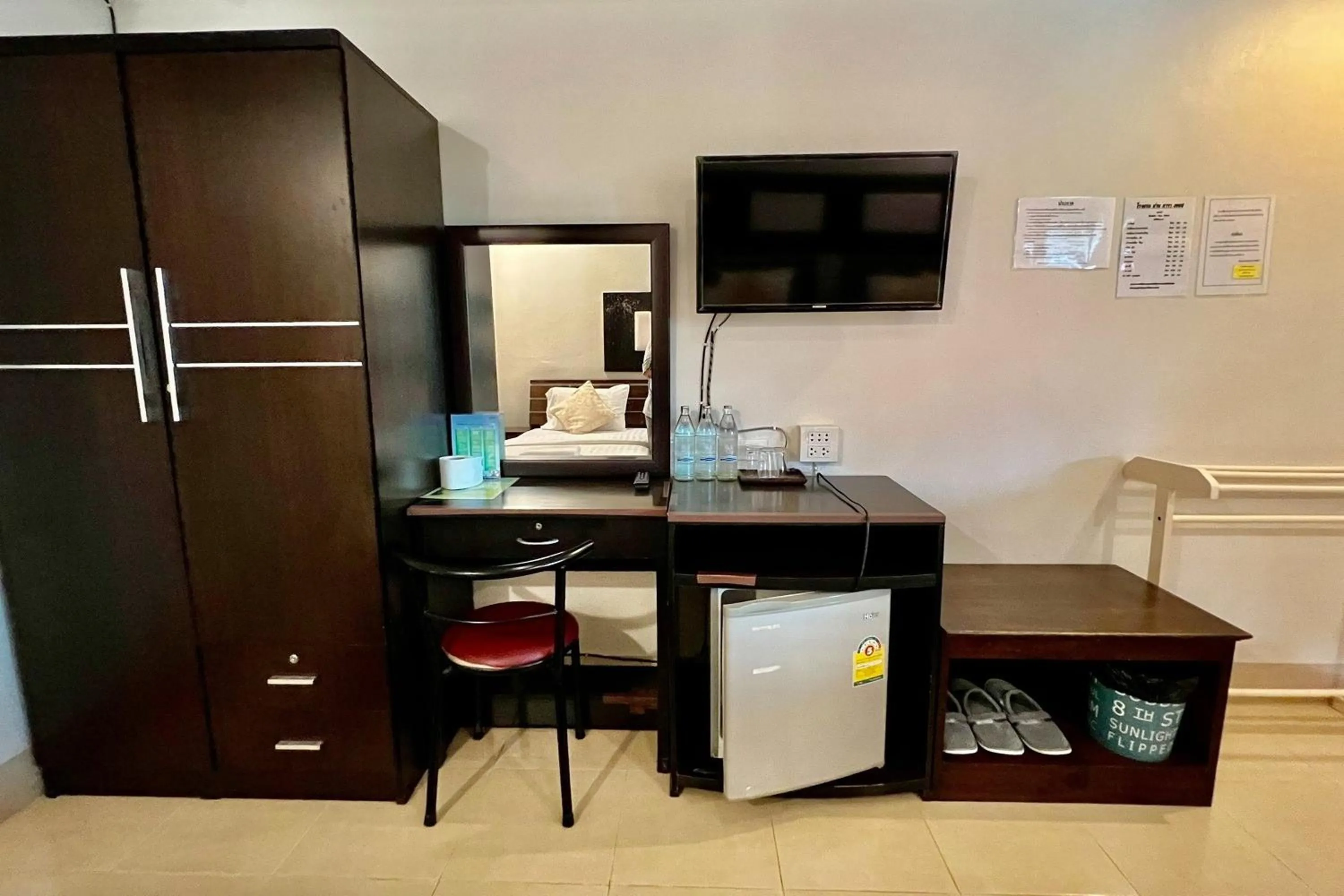 wardrobe in Nan Thara Place