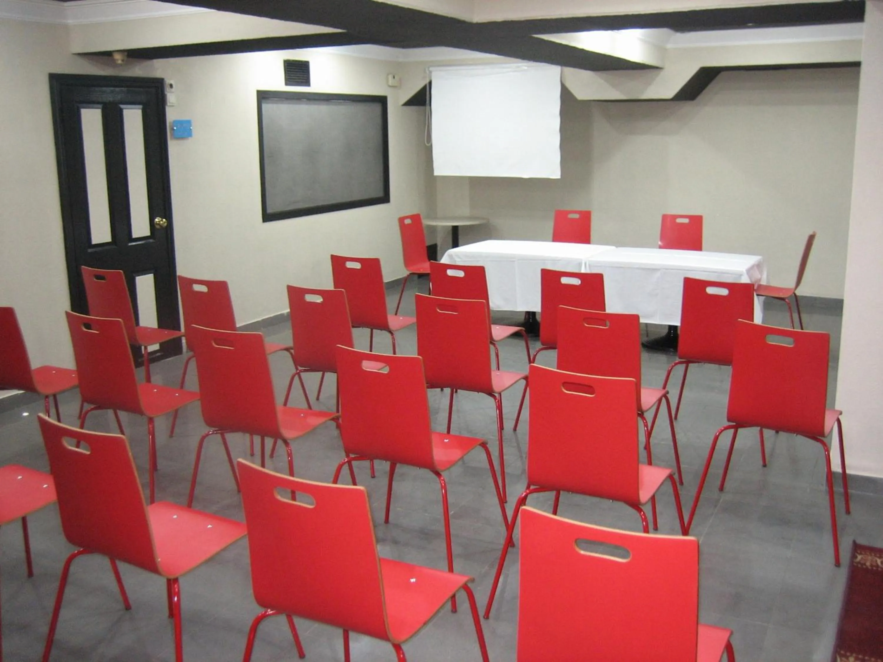 Communal lounge/ TV room in Abel Hotel