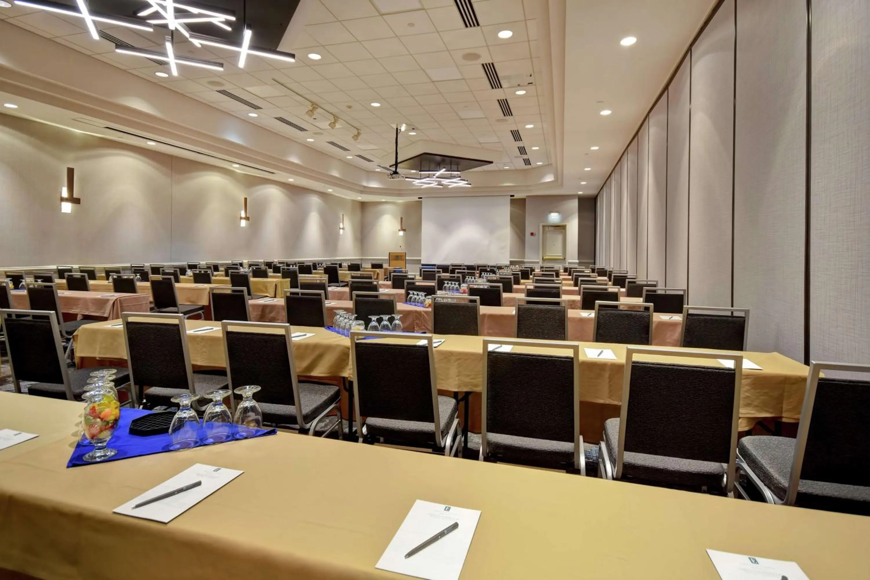 Meeting/conference room in Embassy Suites Charleston
