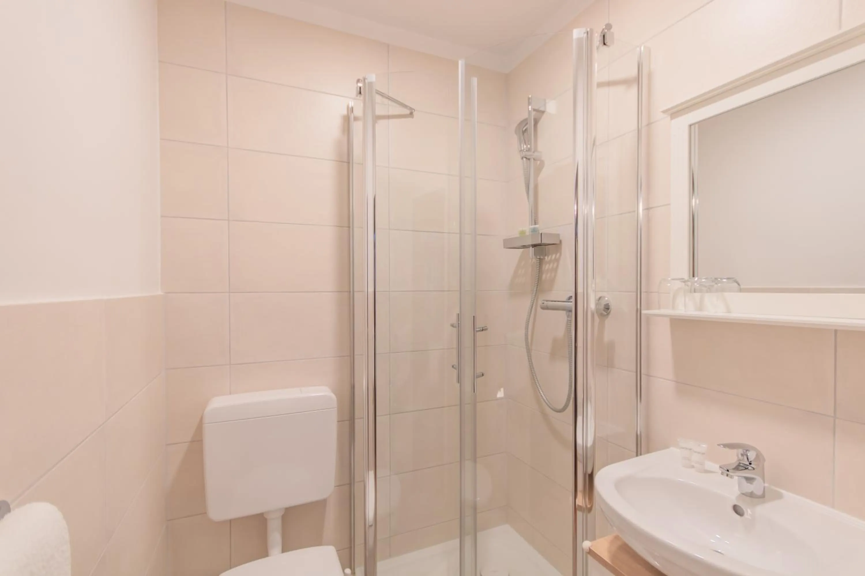 Shower in Hotel Weiler