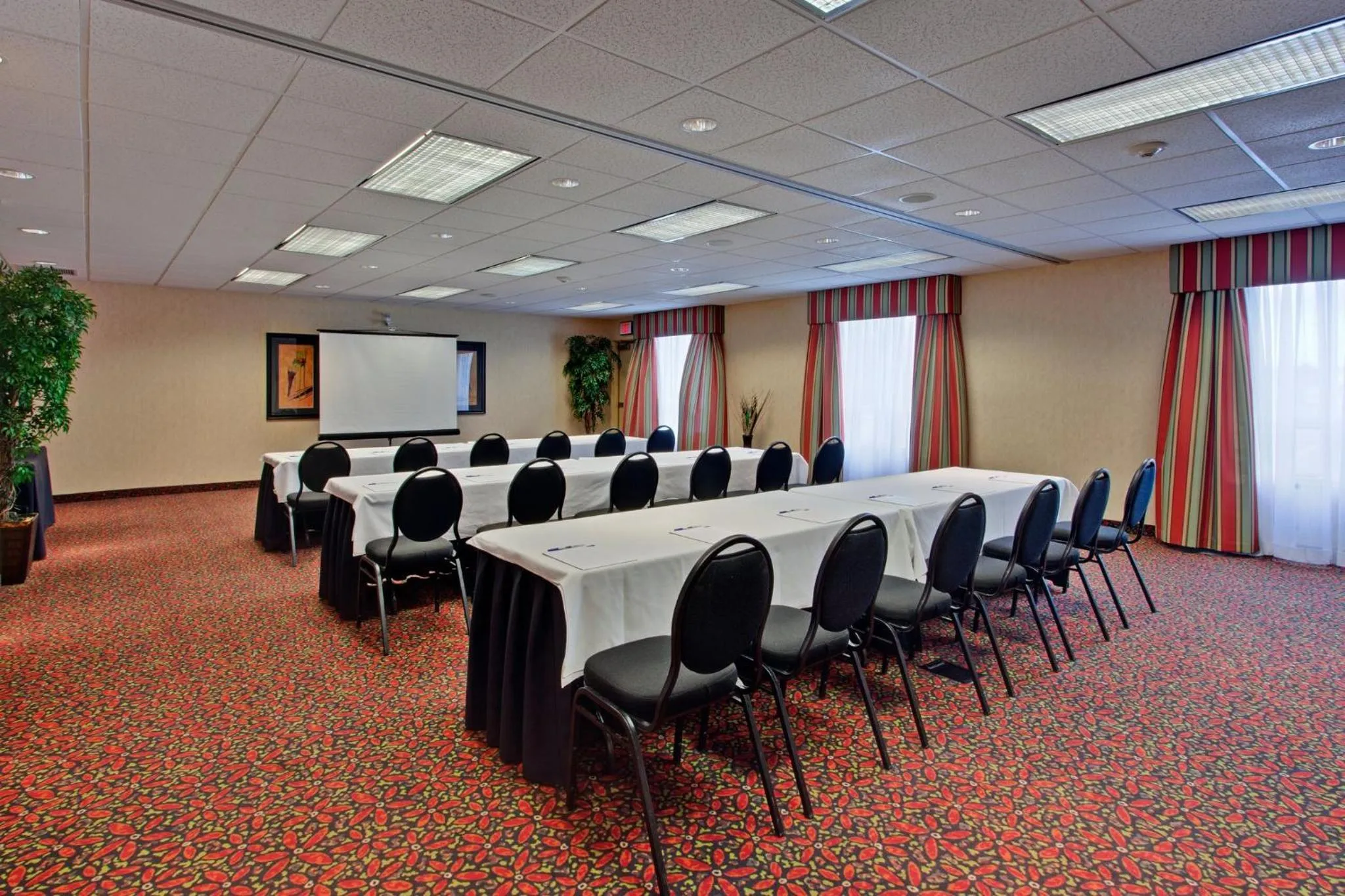 Meeting/conference room in Holiday Inn Express Airdrie by IHG