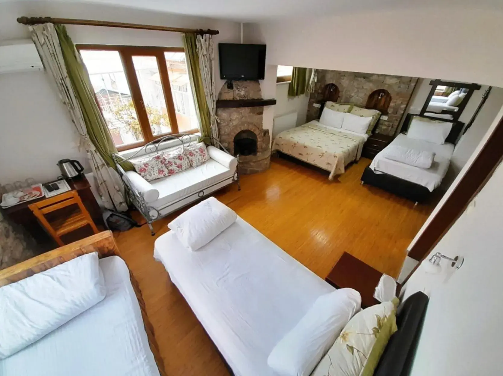 Quadruple Room with Mountain View in Fulya Pension Quadruple Room with Mountain View in Fulya Pension