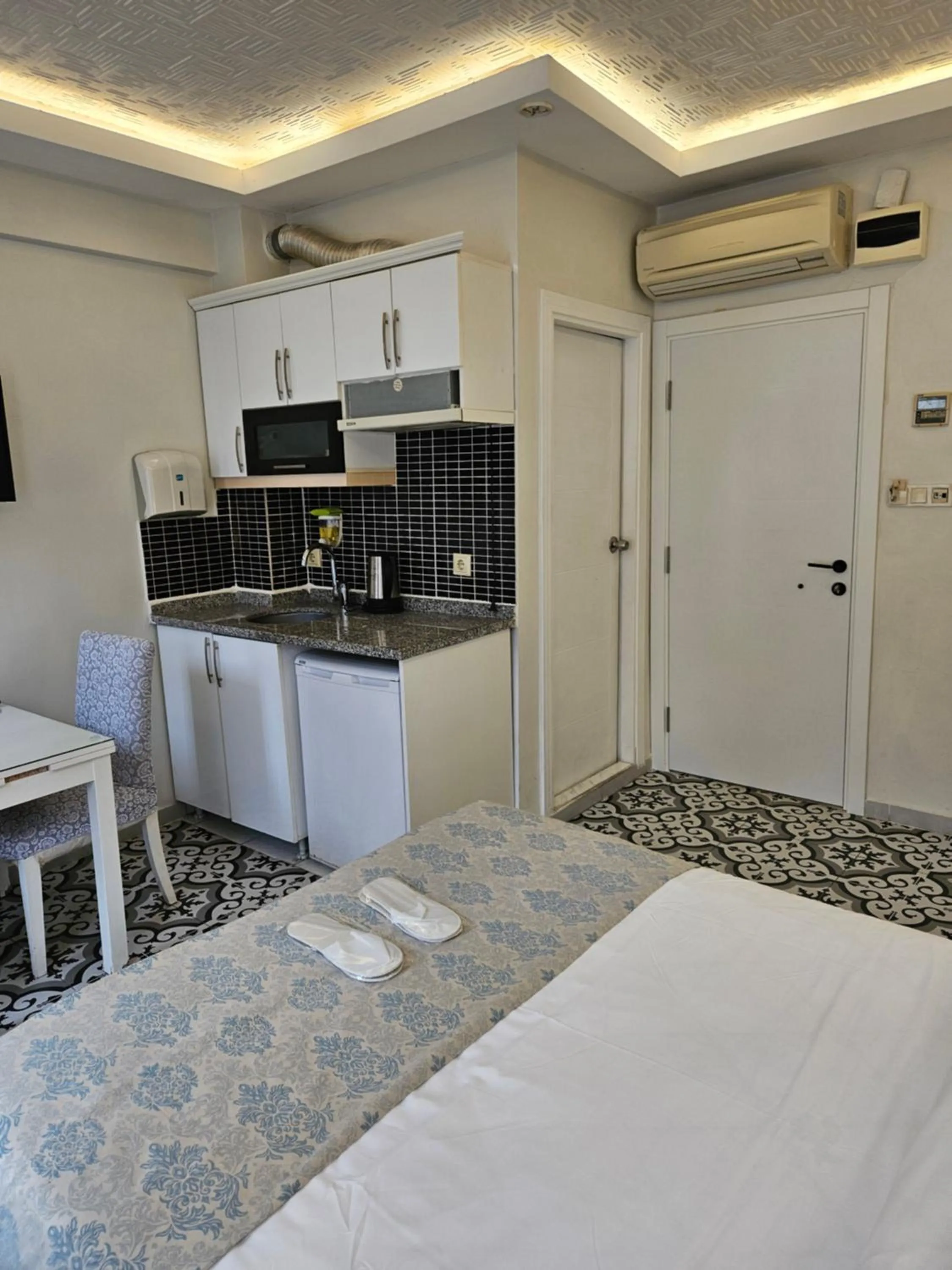 Bed in Lemon Residence